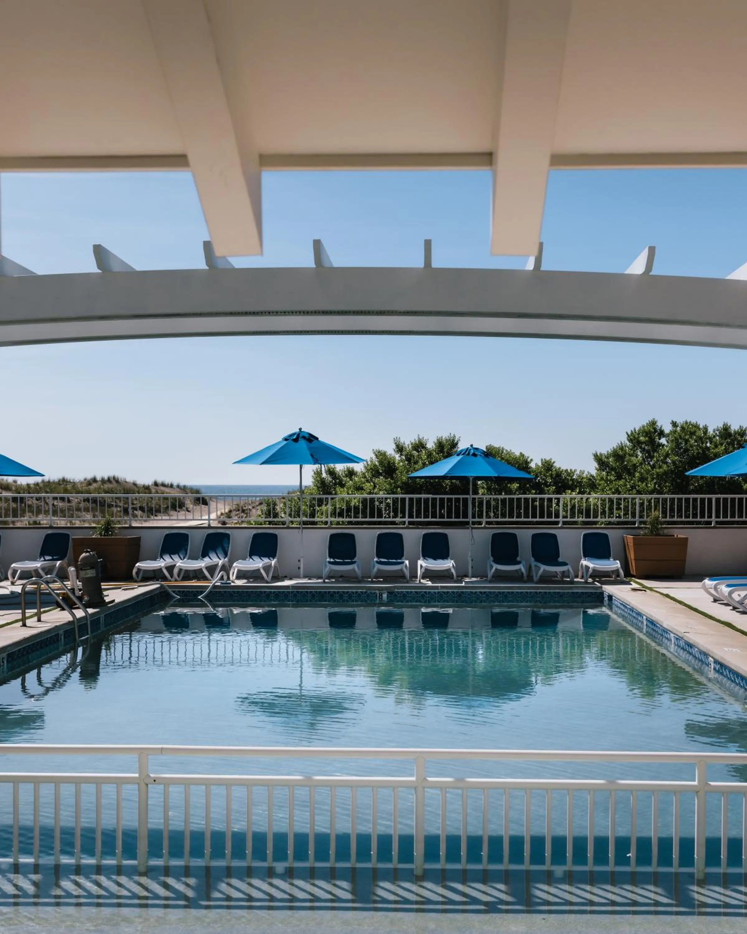 Swimming pool in Mahalo Diamond Beach Resort