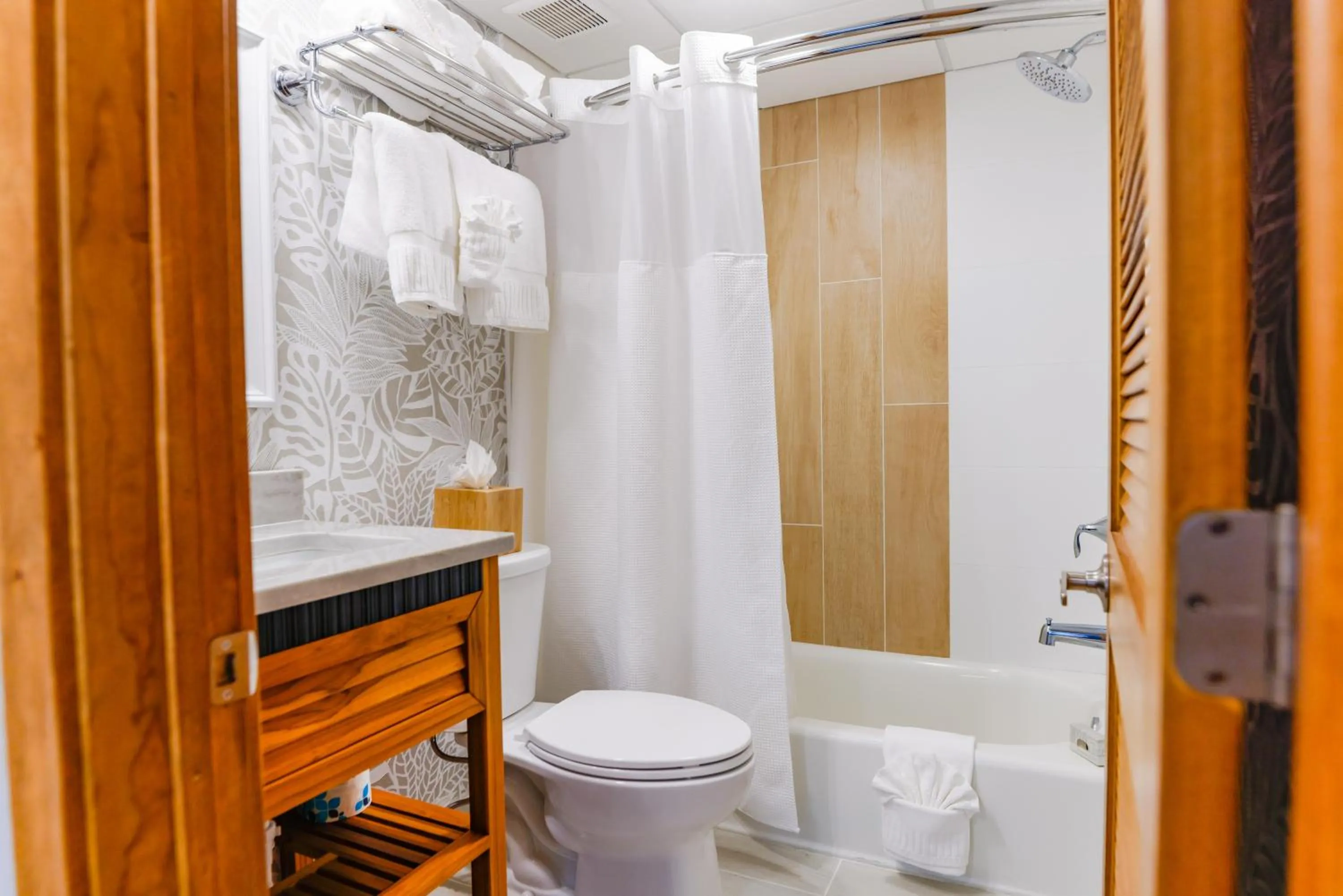 Bathroom in Mahalo Diamond Beach Resort