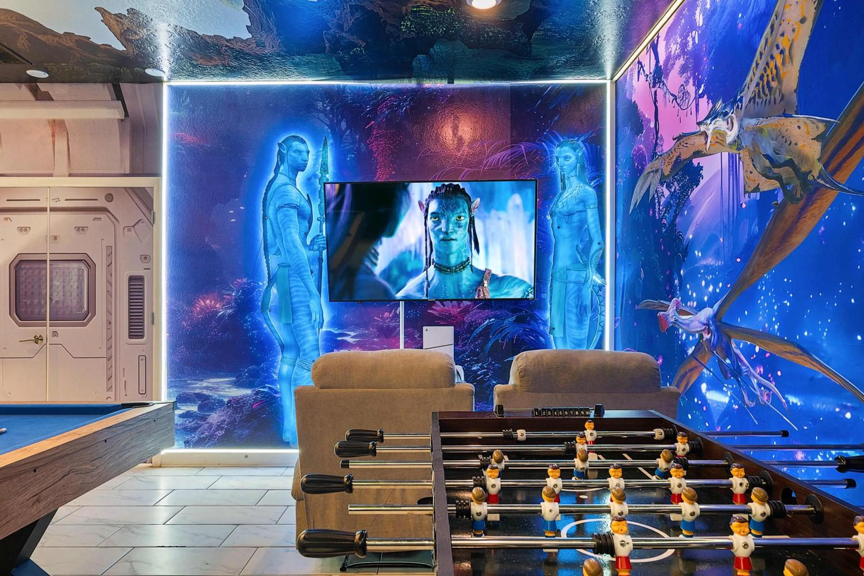 Family Oasis: Pool, Themed Rooms & Resort Access