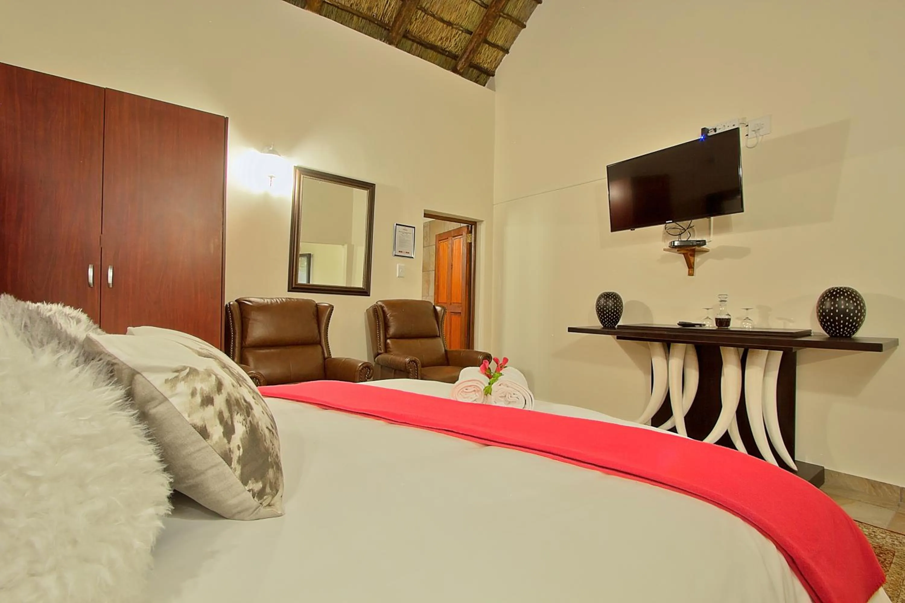 Seating area, Bed in Royal Marlothi Kruger Safari Lodge and Spa