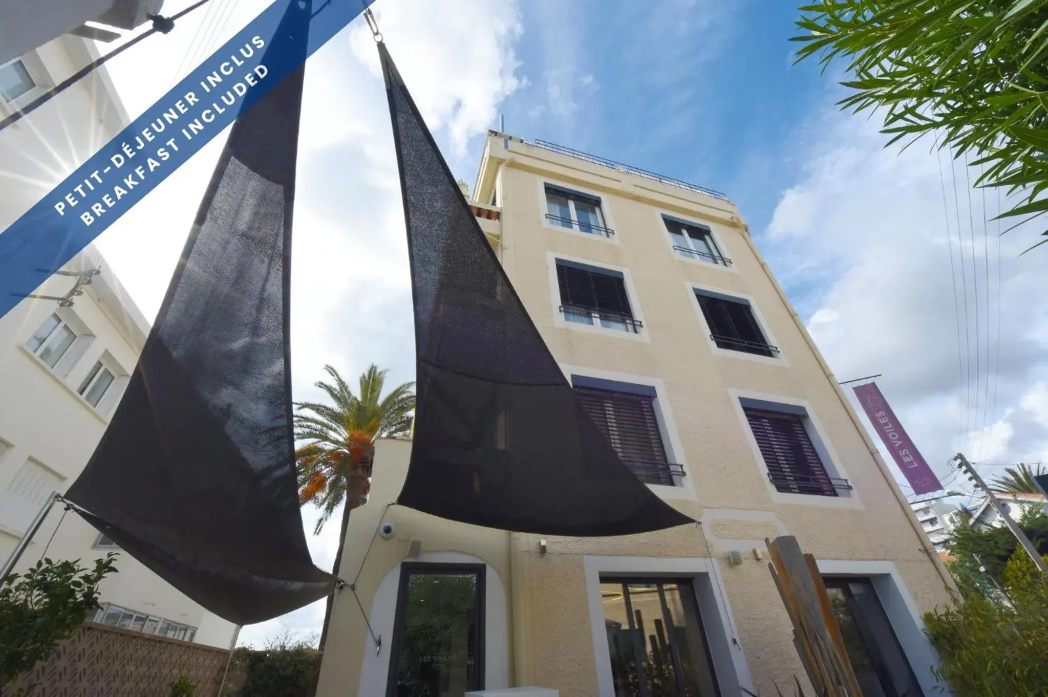 Property building in Hôtel Les Voiles Property building in Hôtel Les Voiles