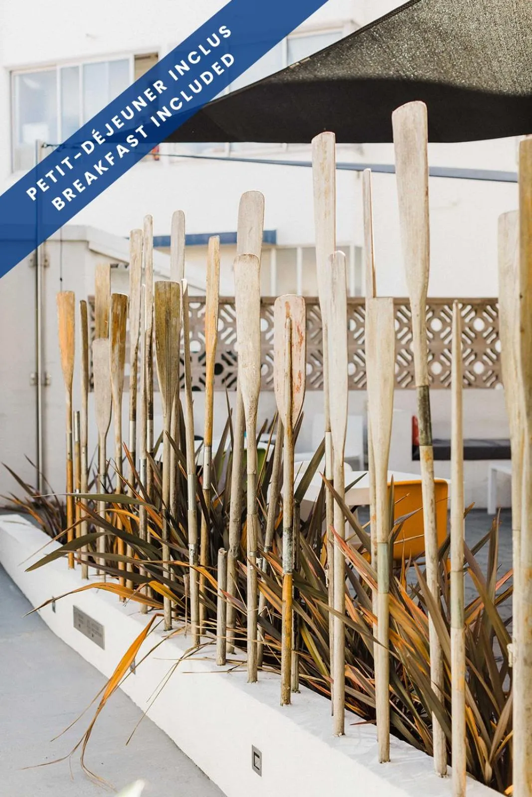 Patio in Hôtel Les Voiles