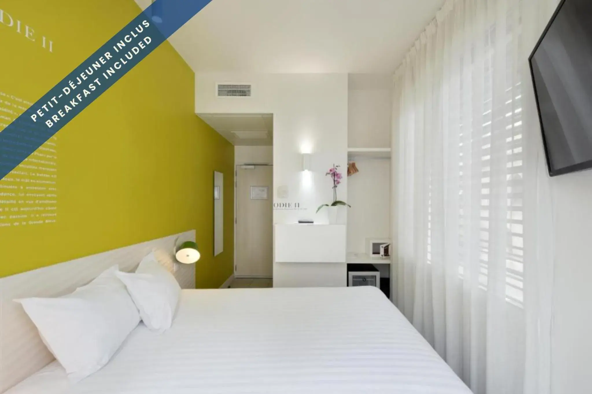 Bed in Hôtel Les Voiles Bed in Hôtel Les Voiles