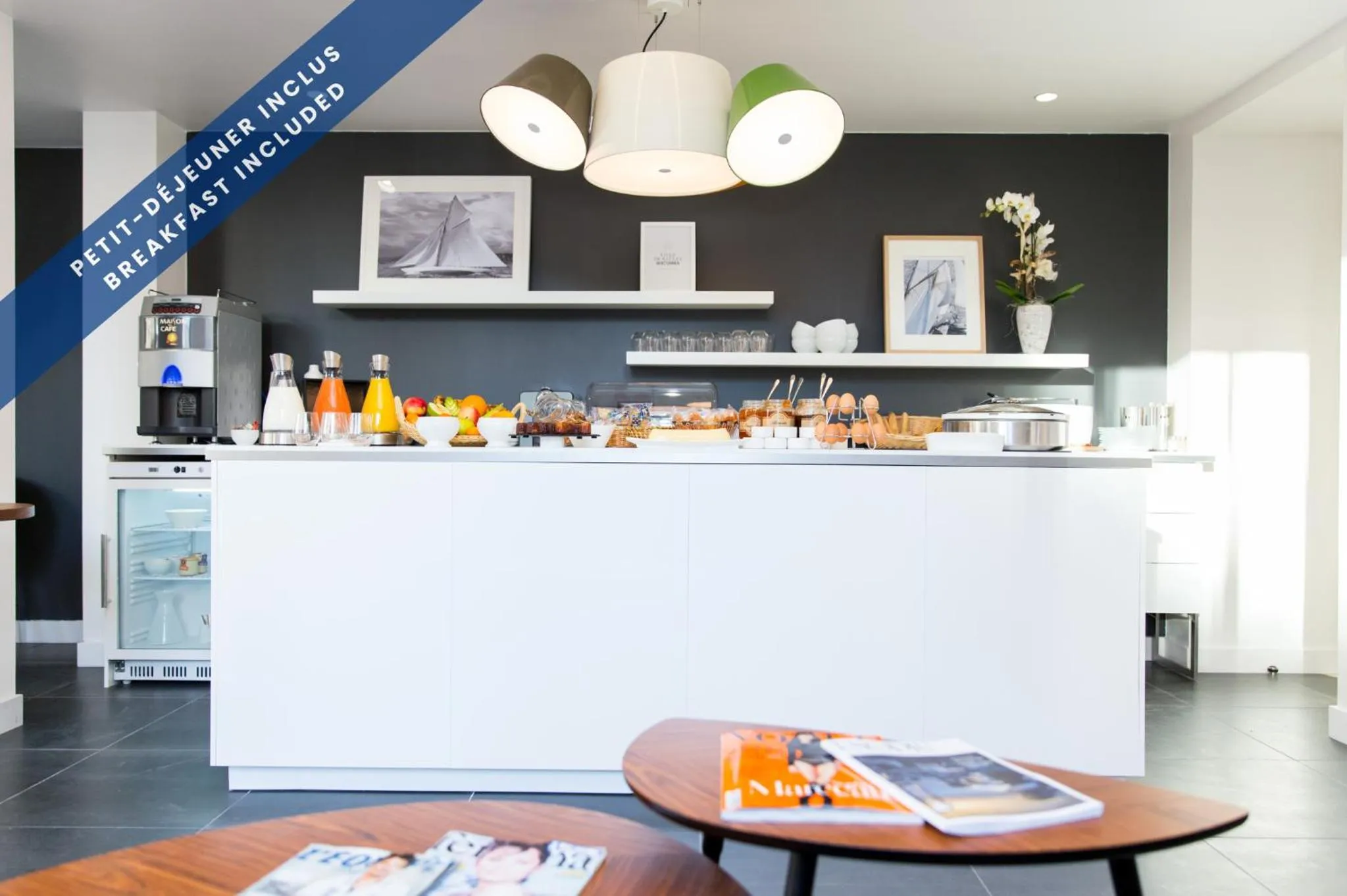 Lounge or bar in Hôtel Les Voiles