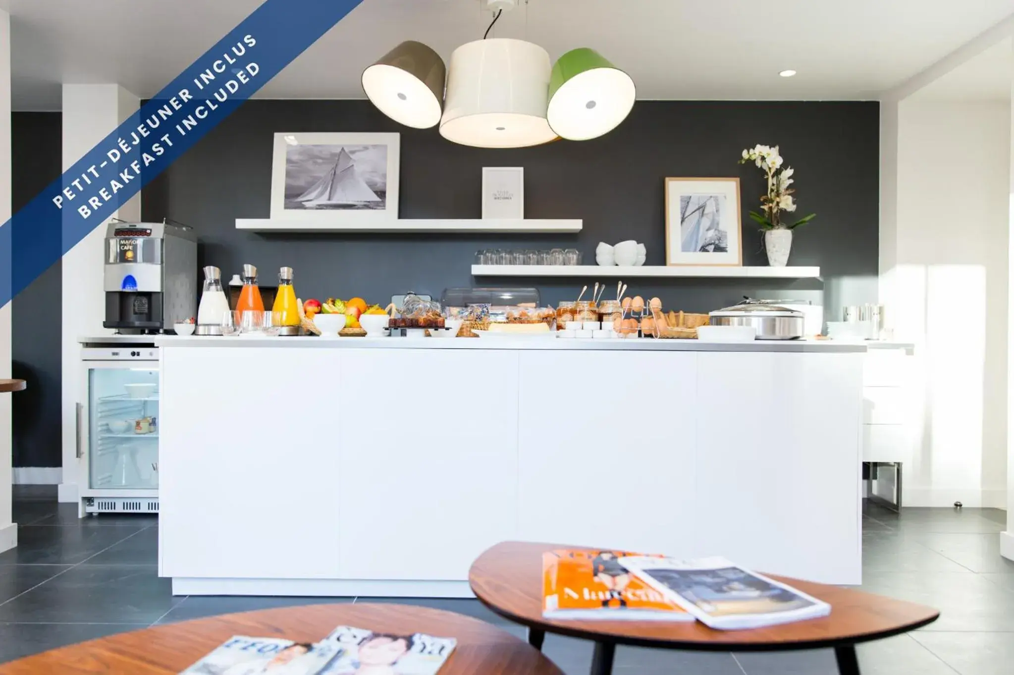 Lounge or bar in Hôtel Les Voiles Lounge or bar in Hôtel Les Voiles