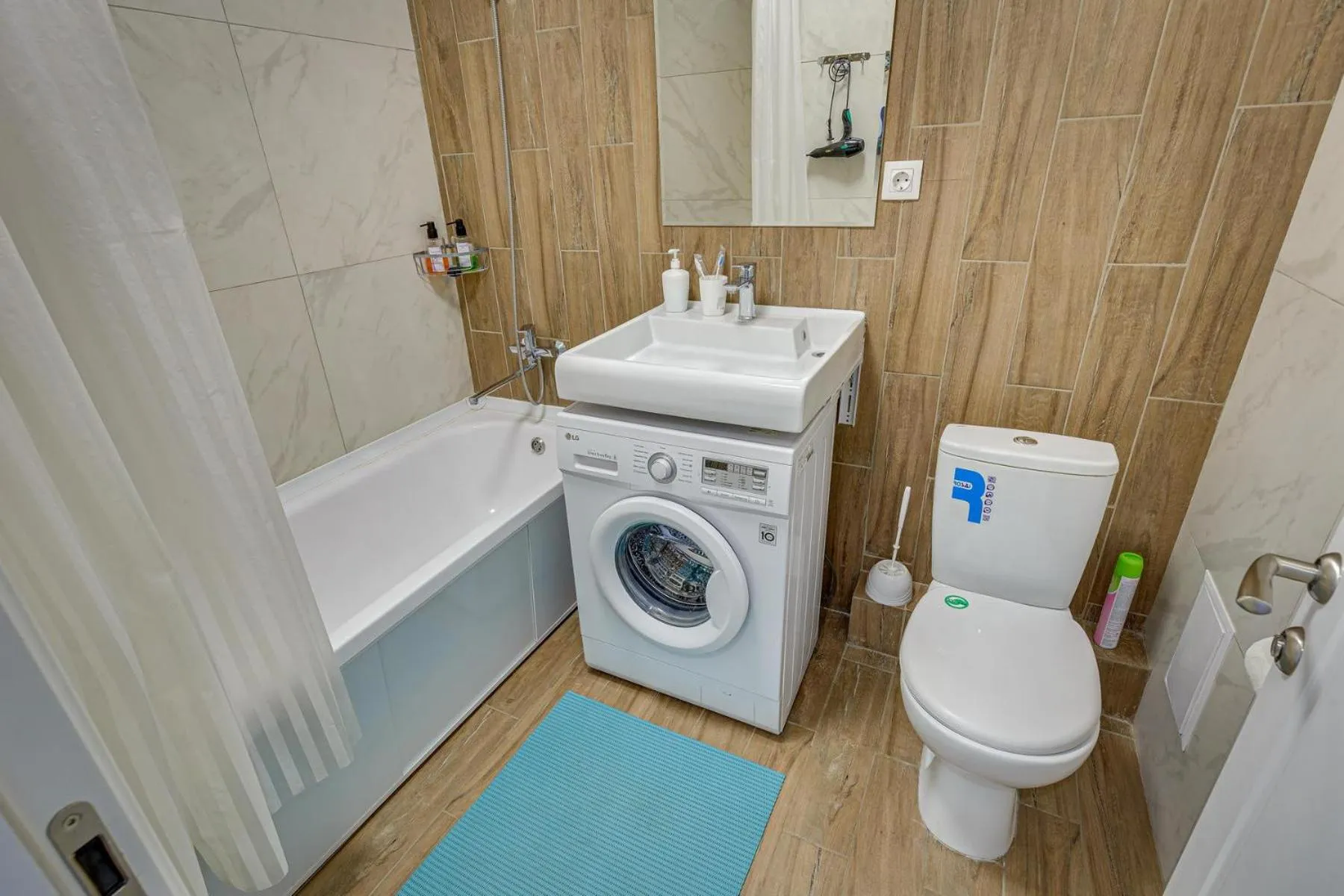 Toilet in Asaapart Lamiya 3-74А