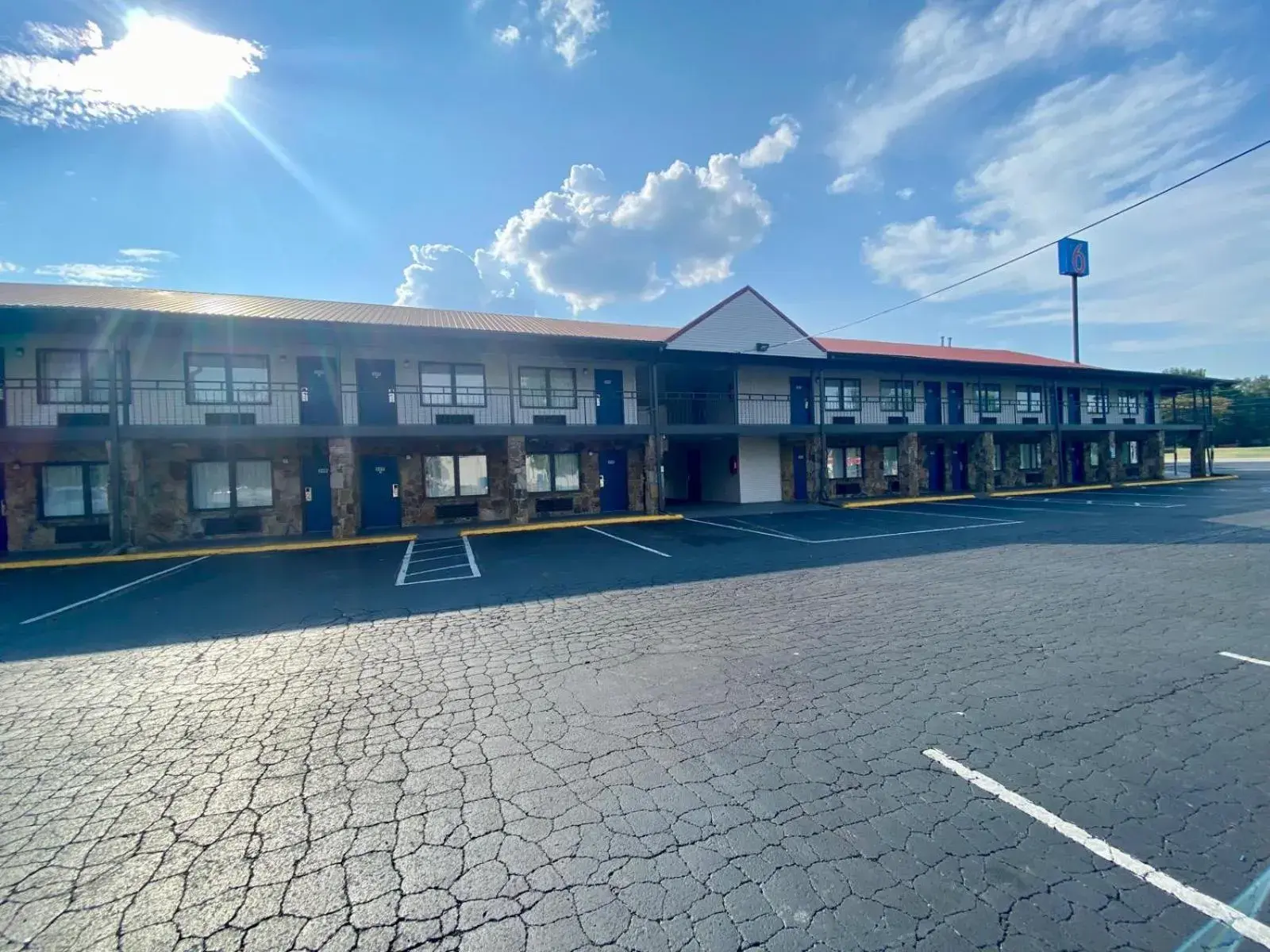 Property building in Motel 6 Manchester TN Property building in Motel 6 Manchester TN