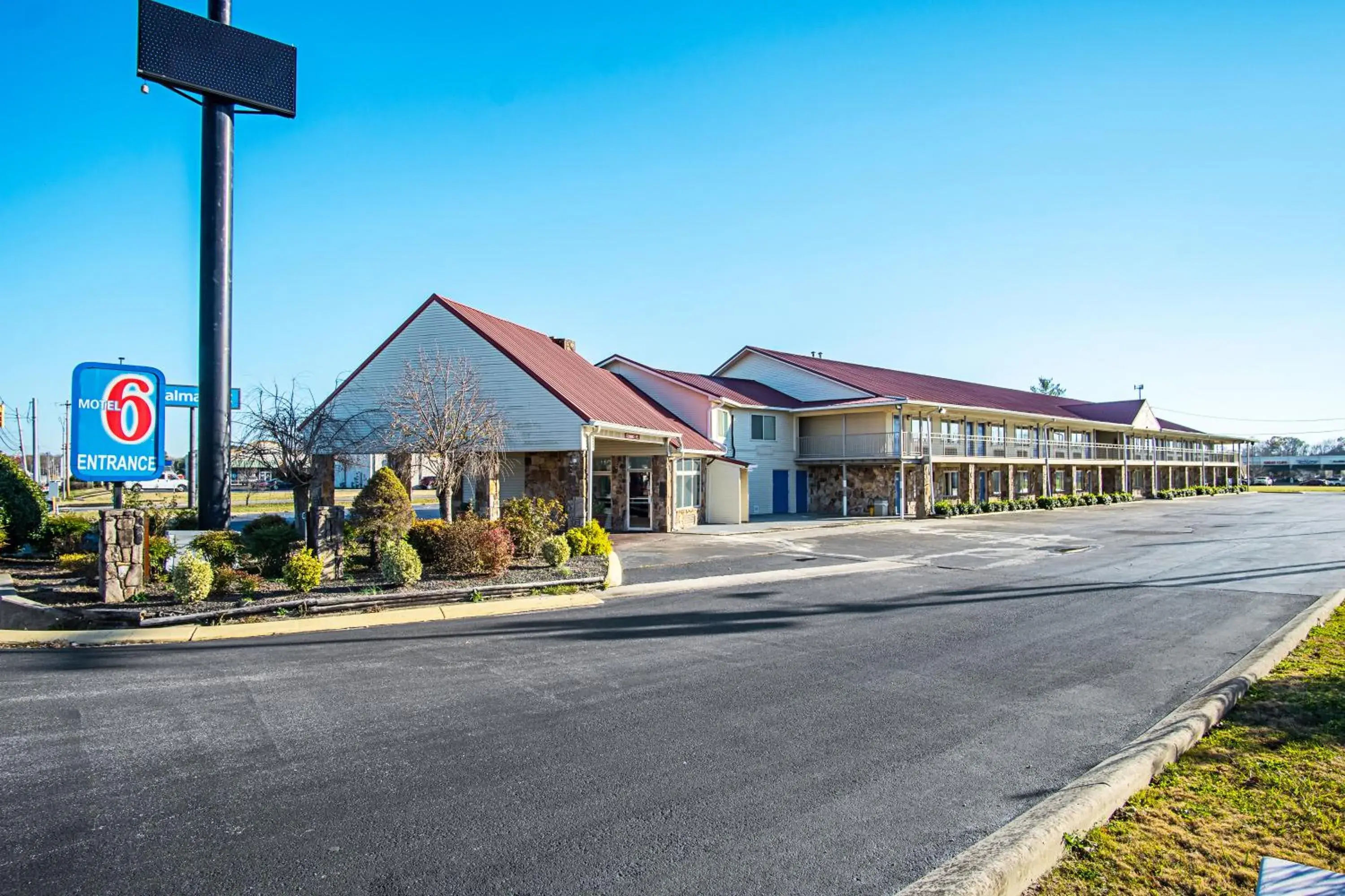 Property building in Motel 6 Manchester TN Property building in Motel 6 Manchester TN
