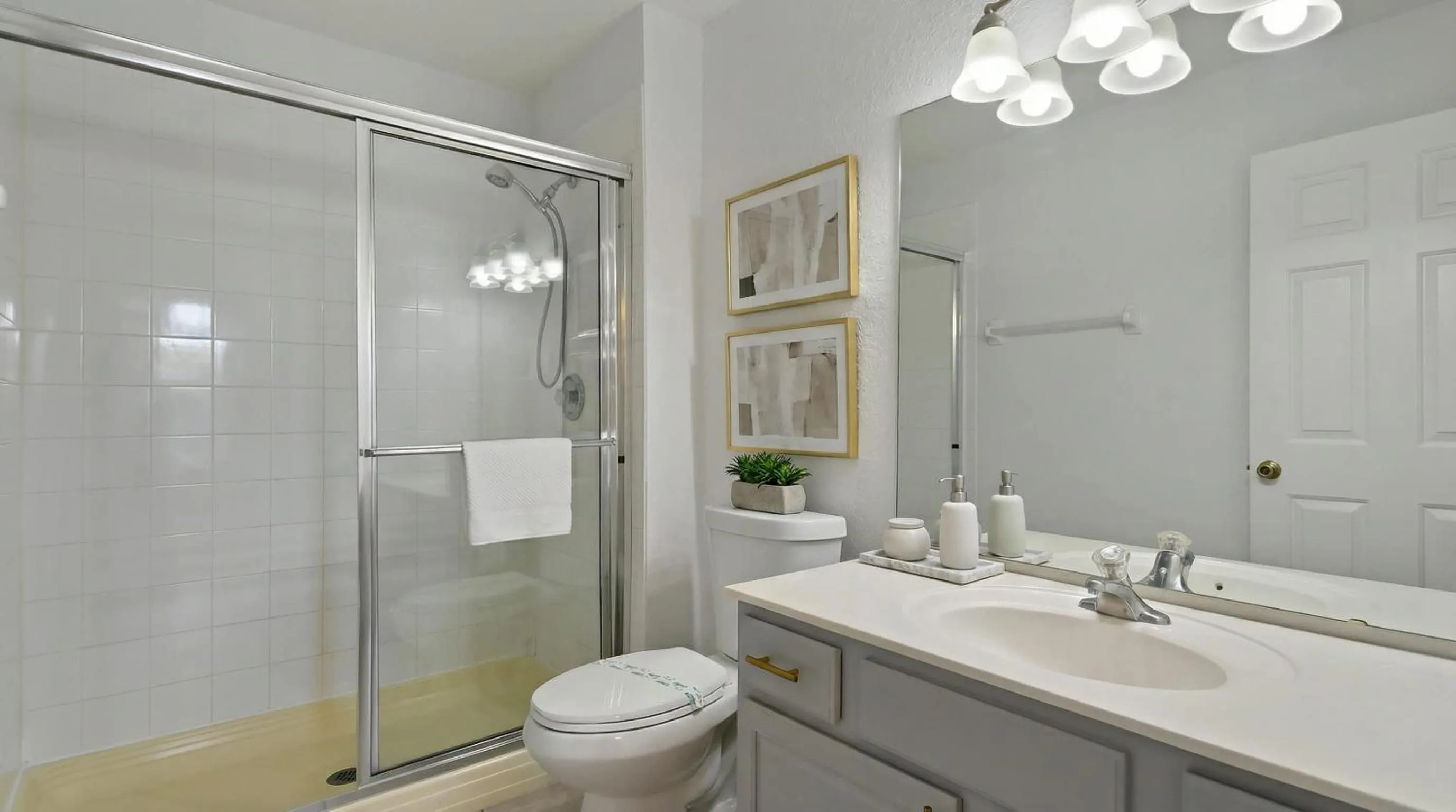 Bathroom in No Rear Neighbor 6BR Private Pool/Spa Near Disney
