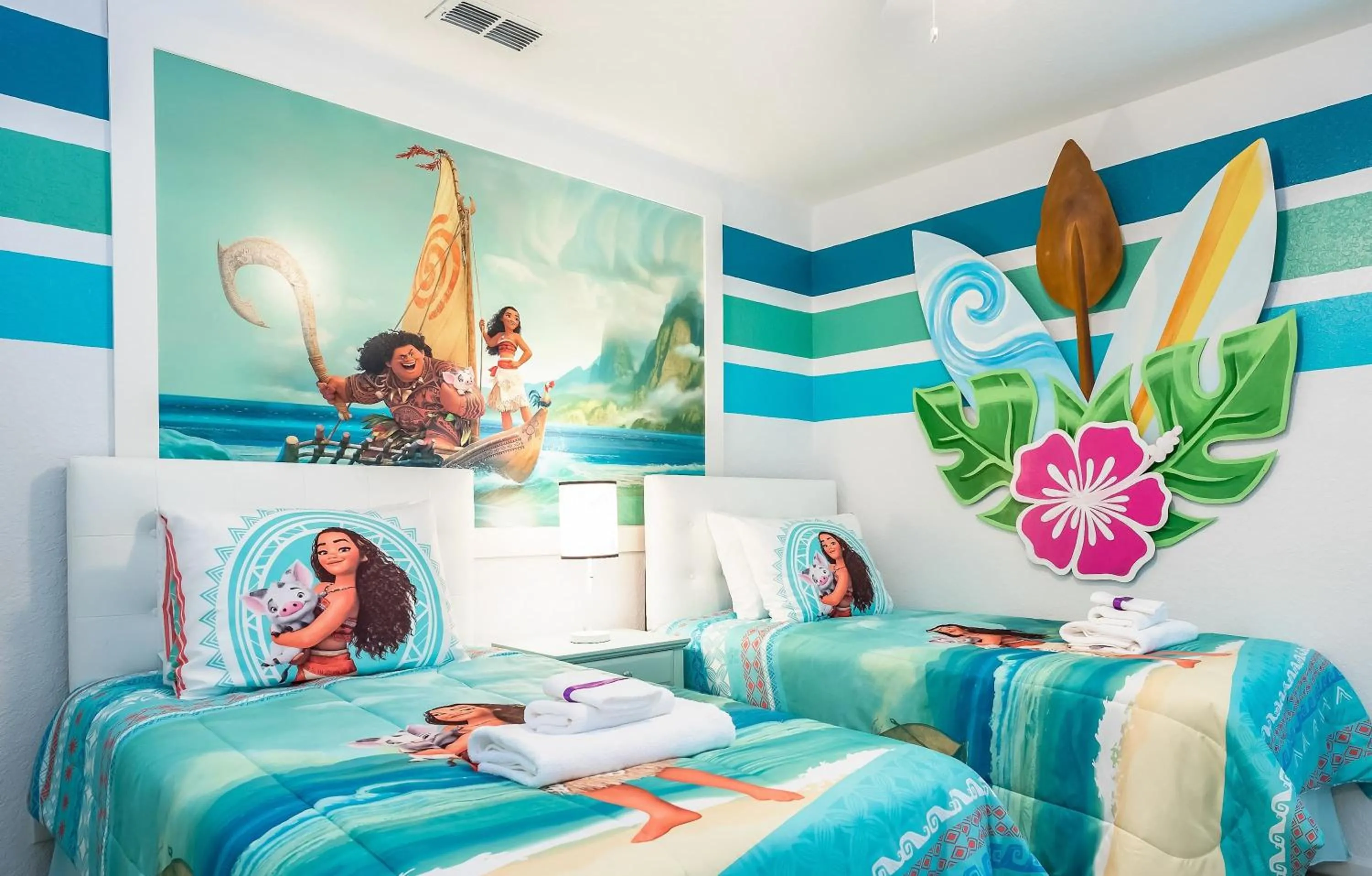 Bed in No Rear Neighbor 6BR Private Pool/Spa Near Disney