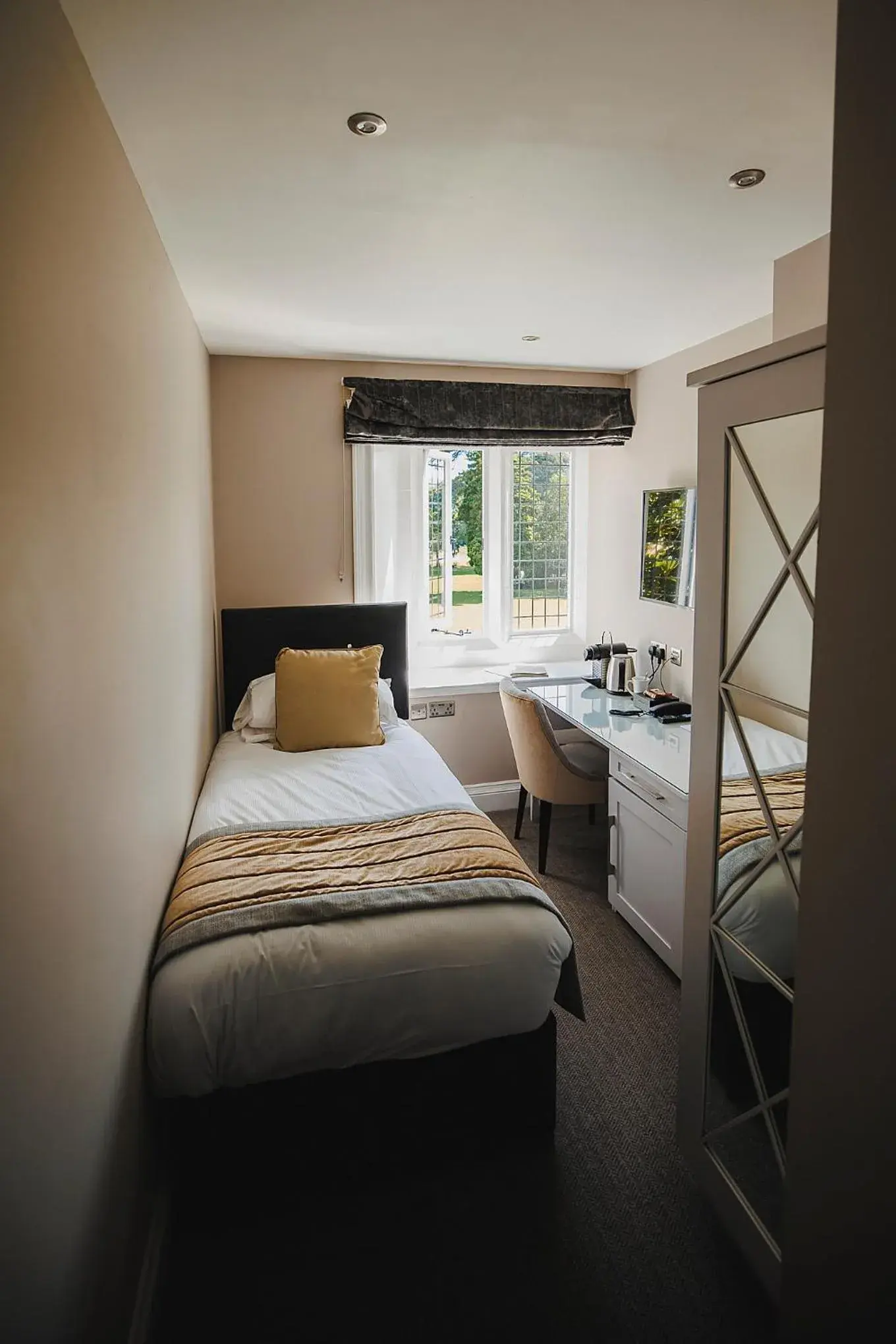Standard Single Room in Caer Rhun Hall Hotel Standard Single Room in Caer Rhun Hall Hotel