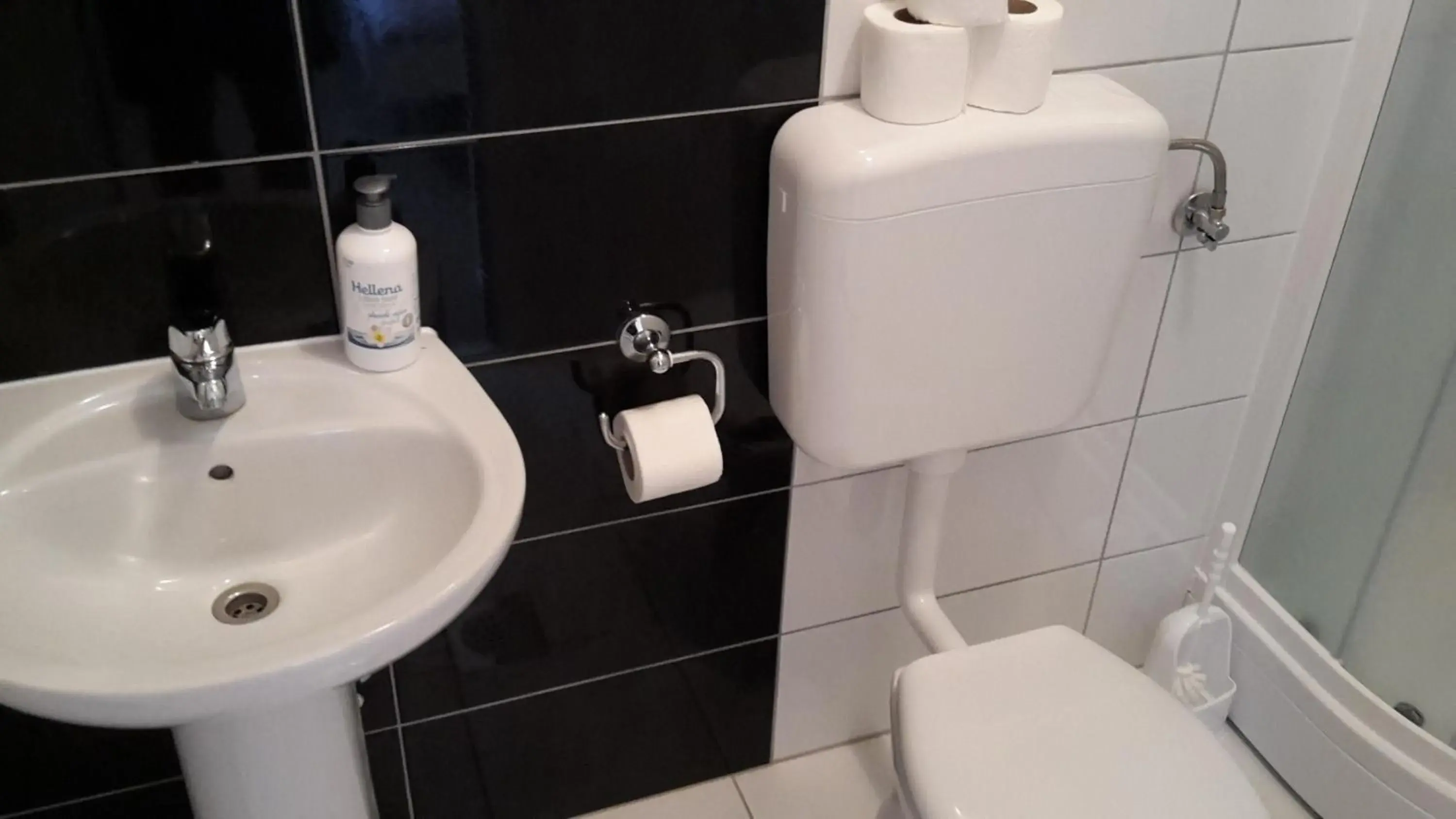 Comfort Twin Room in Hotel ''Marinko Kozina'' - Medjugorje Comfort Twin Room in Hotel ''Marinko Kozina'' - Medjugorje