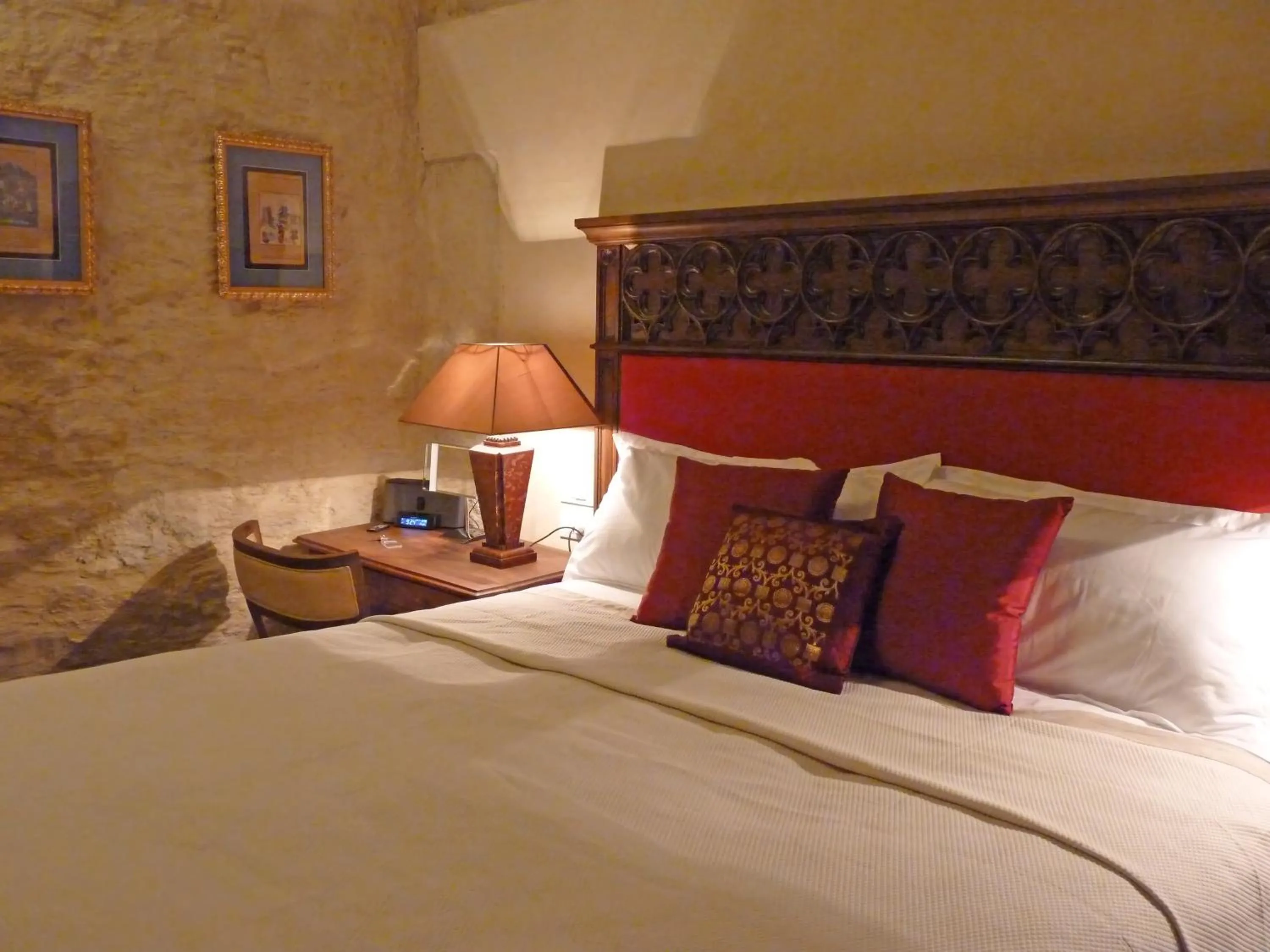 Photo of the whole room, Bed in The Old Markets