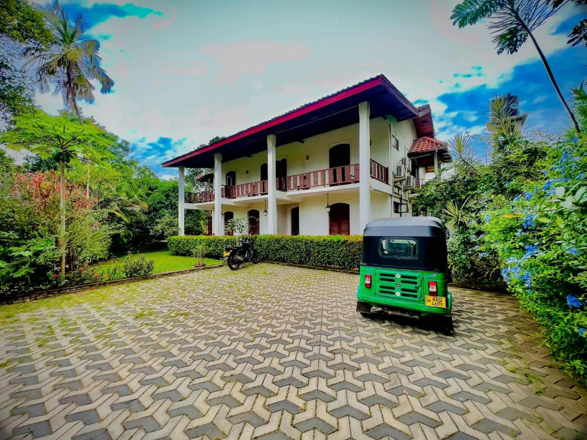 Property building in The Kandy Mount Layathraa