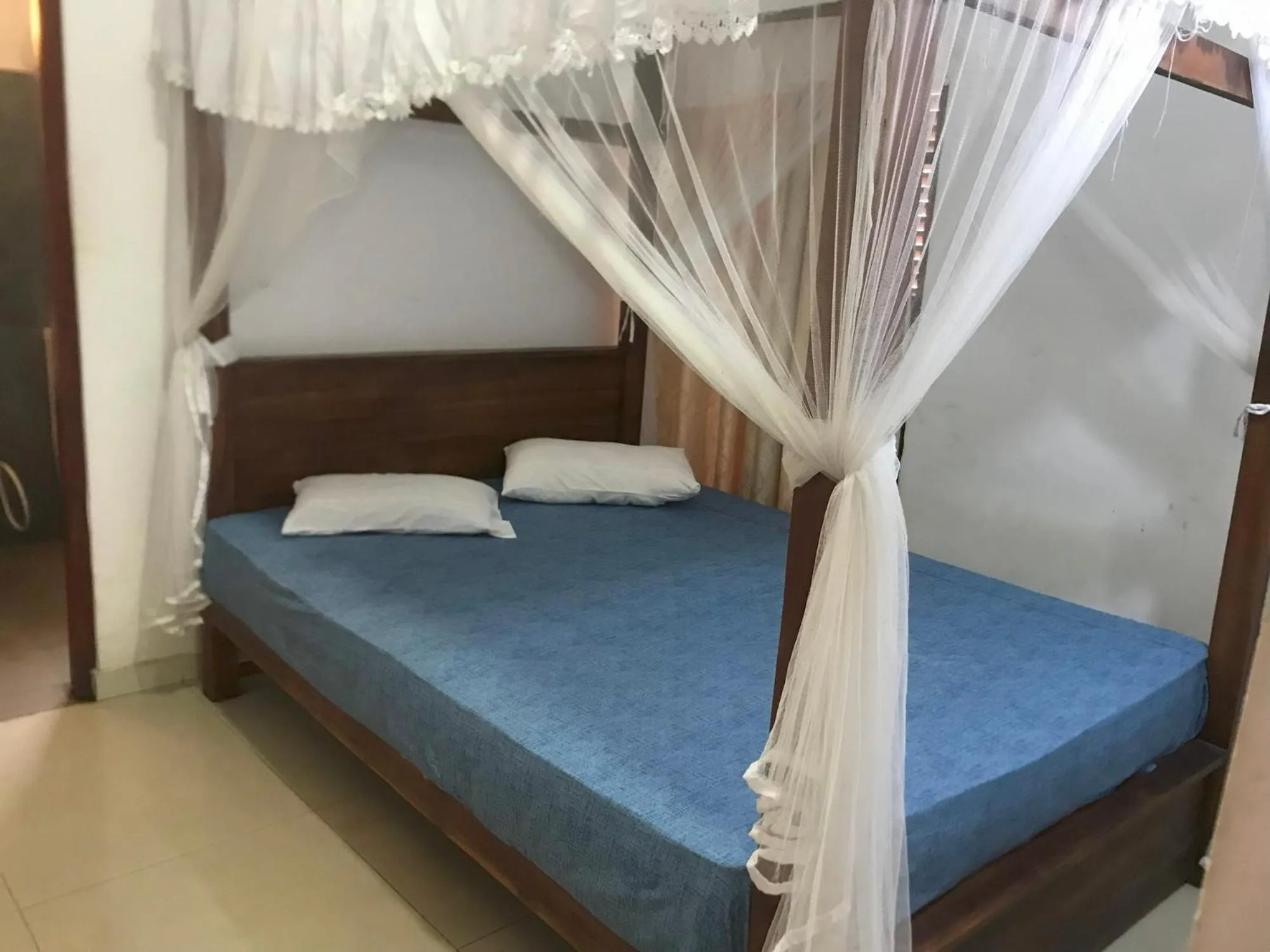 Photo of the whole room, Bed in The Kandy Mount Layathraa