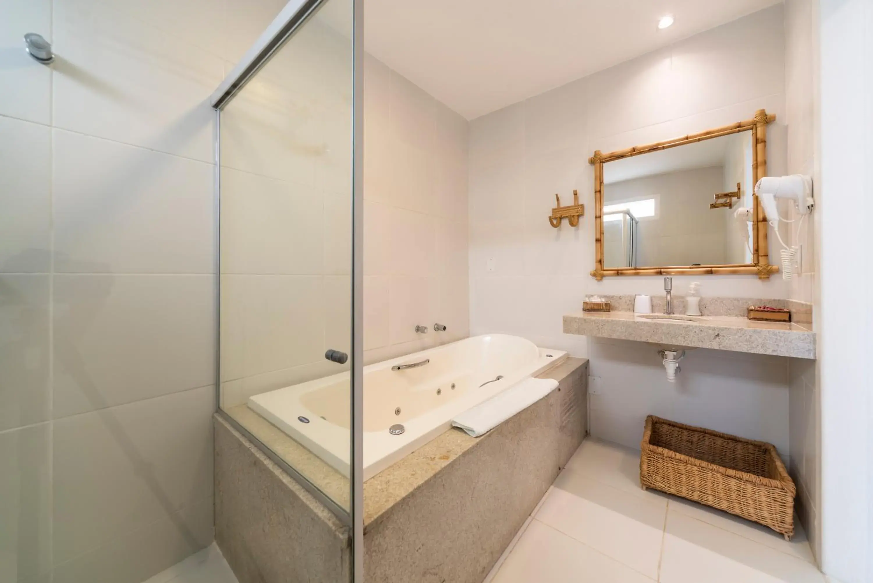 Deluxe Queen Room with Sea View and Hot Tub in Pousada Marceneiro Deluxe Queen Room with Sea View and Hot Tub in Pousada Marceneiro