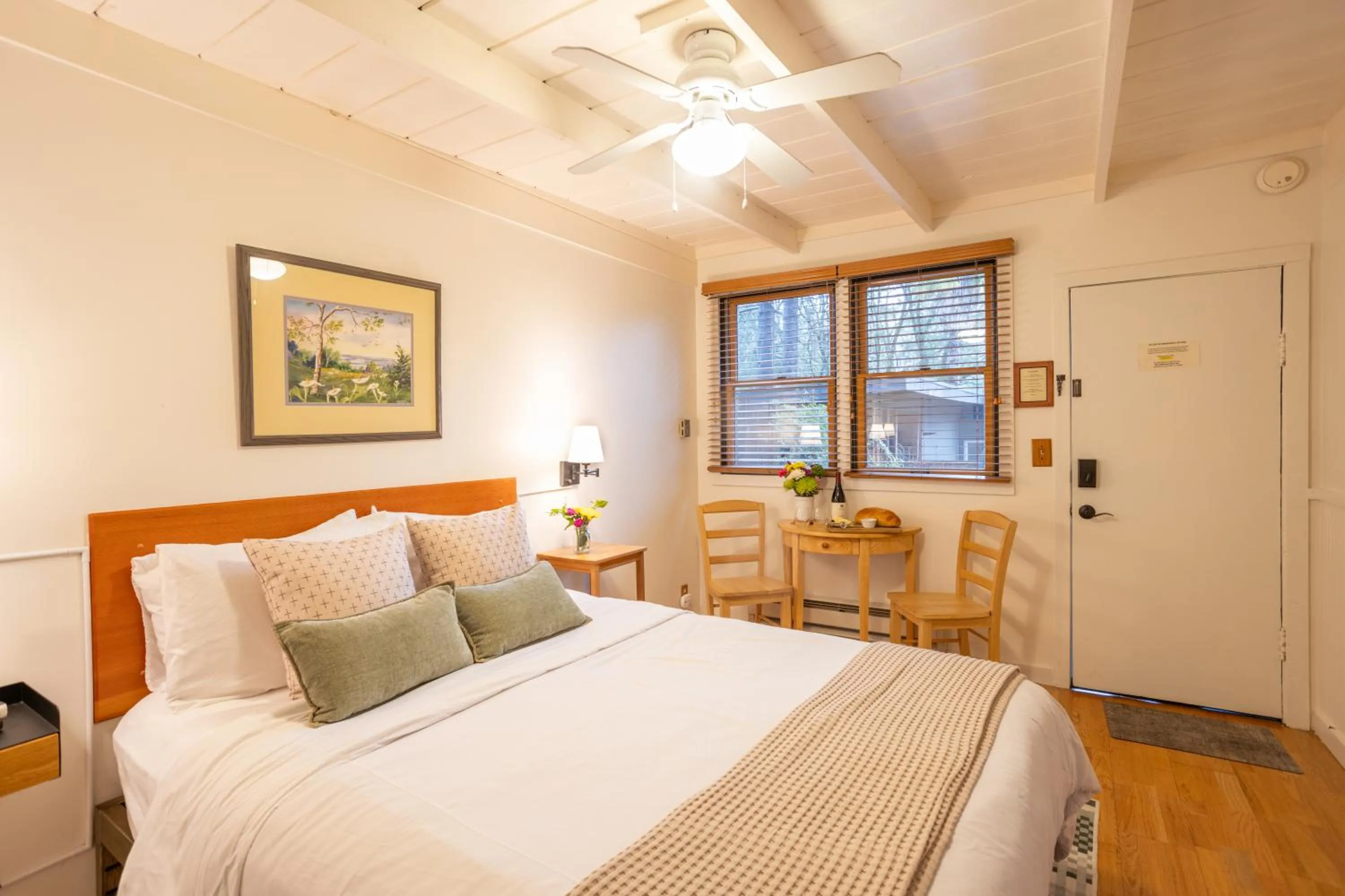 Bedroom, Bed in Anderson Valley Inn