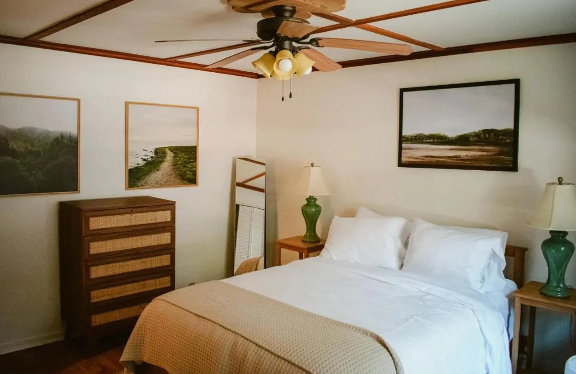 Bedroom, Bed in Anderson Valley Inn