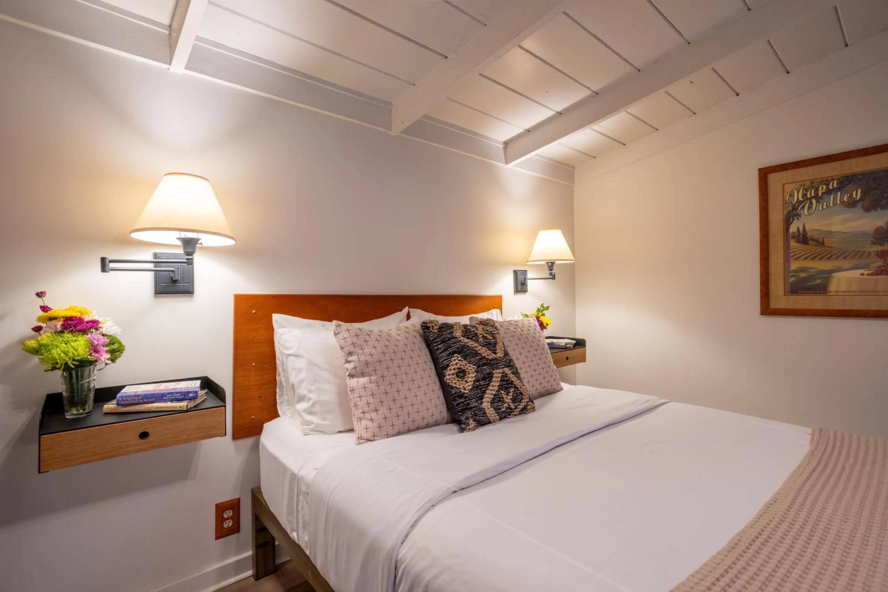 Bed in Anderson Valley Inn