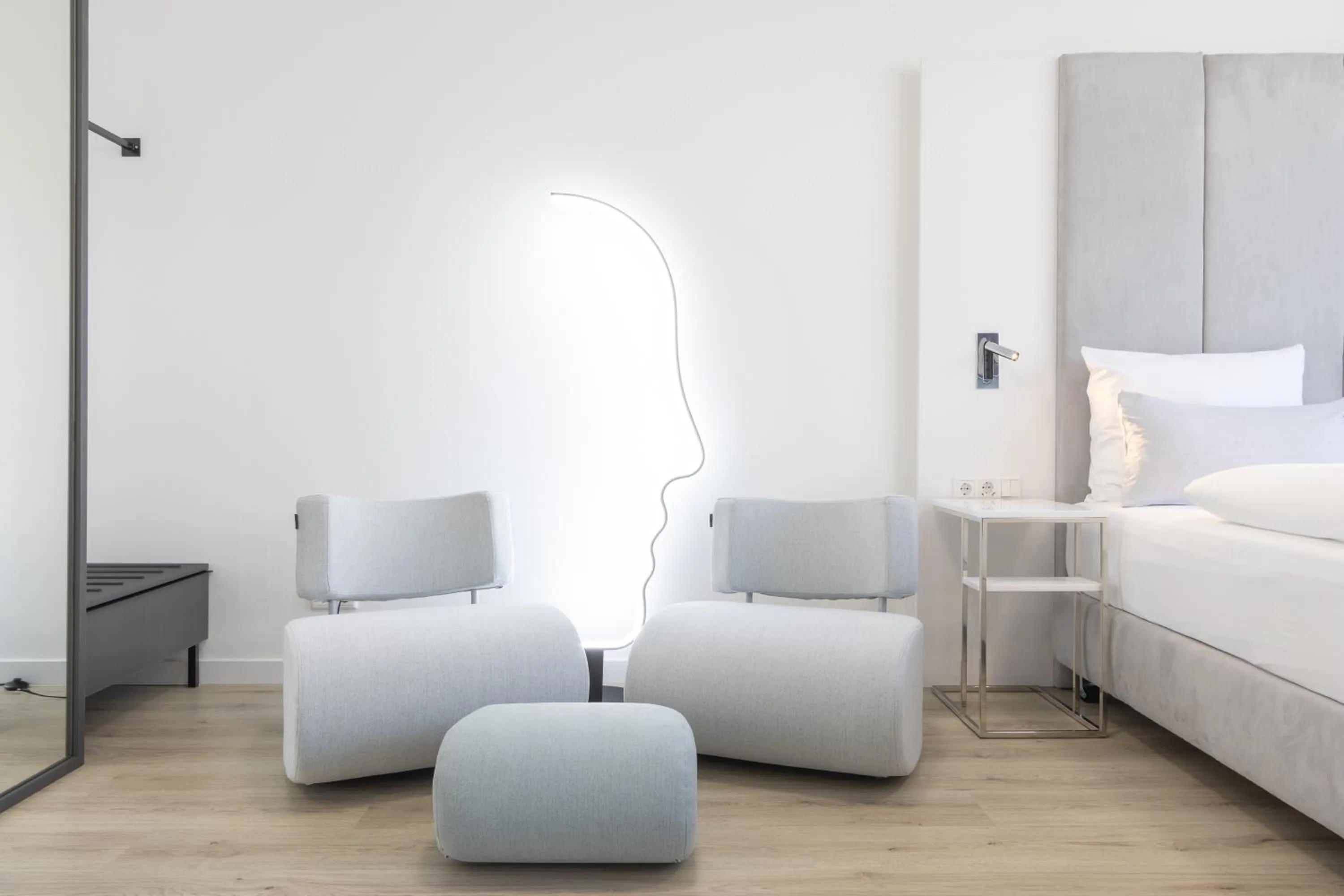 Seating area, Bed in zzzpace Smart-Hotel Bielefeld Zentrum