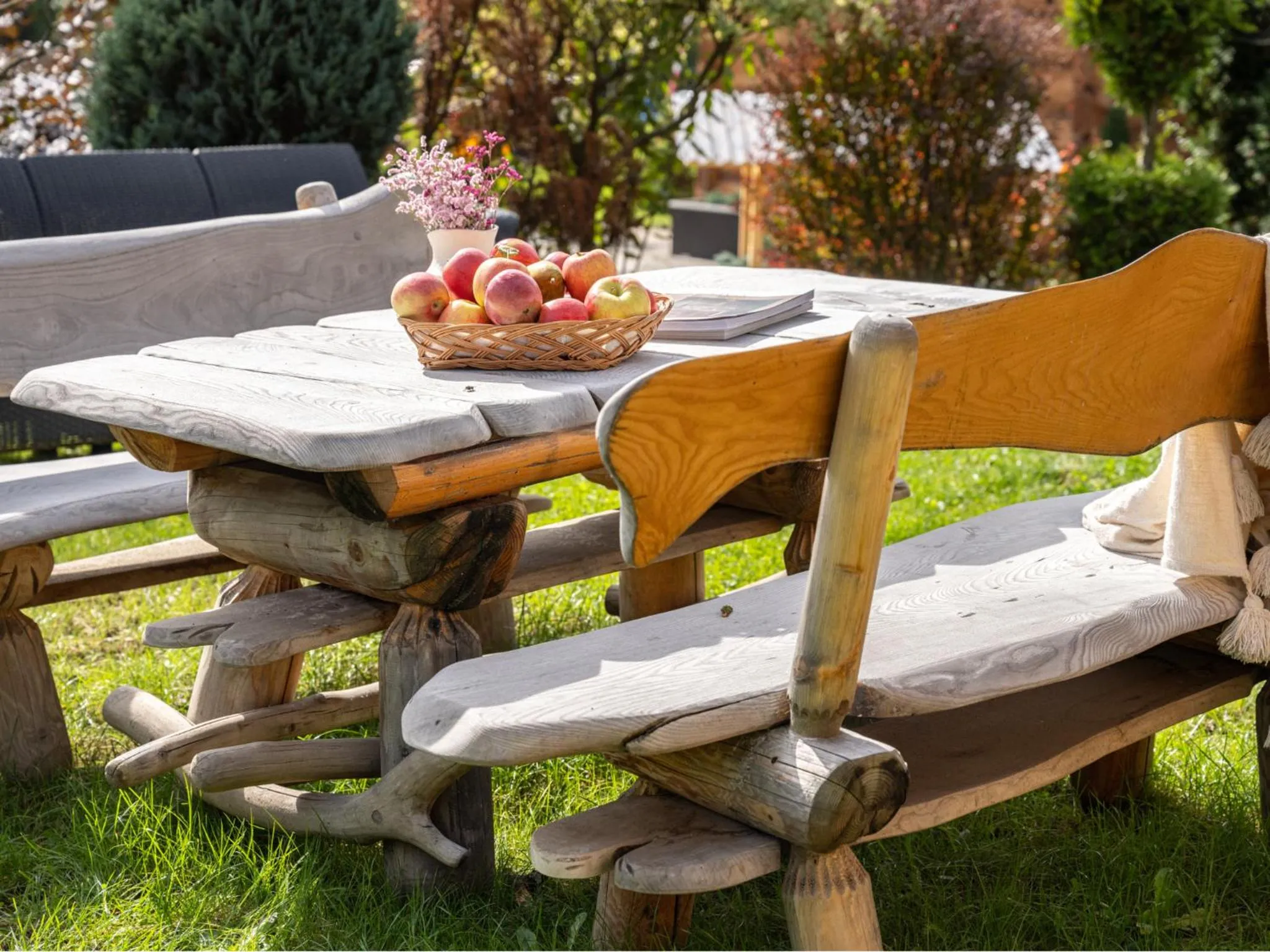 Decorative detail in Osada Harenda