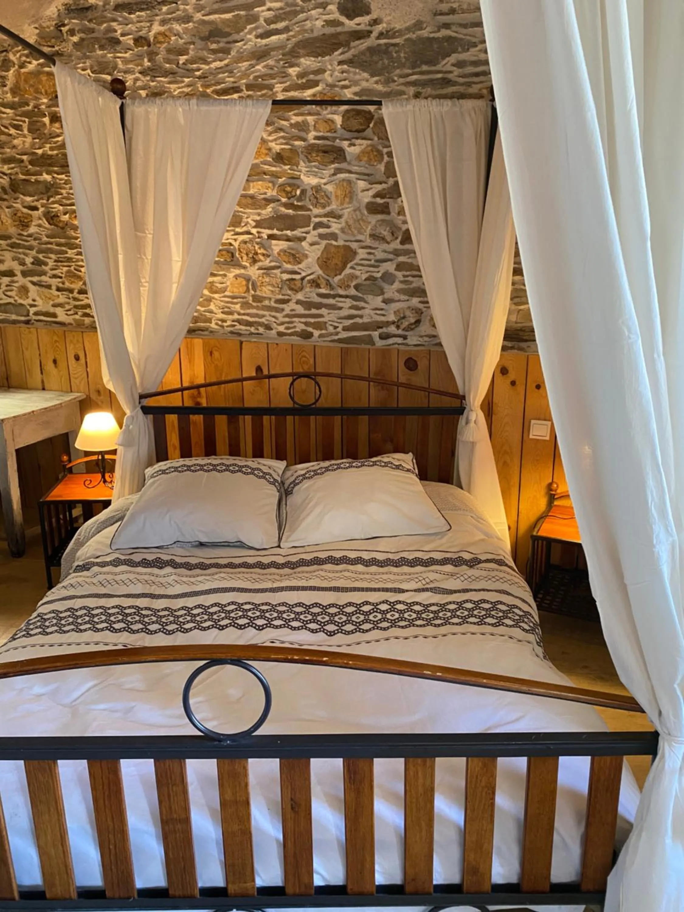 Large Double Room in Maison d'Hôtes Hameau de Taur