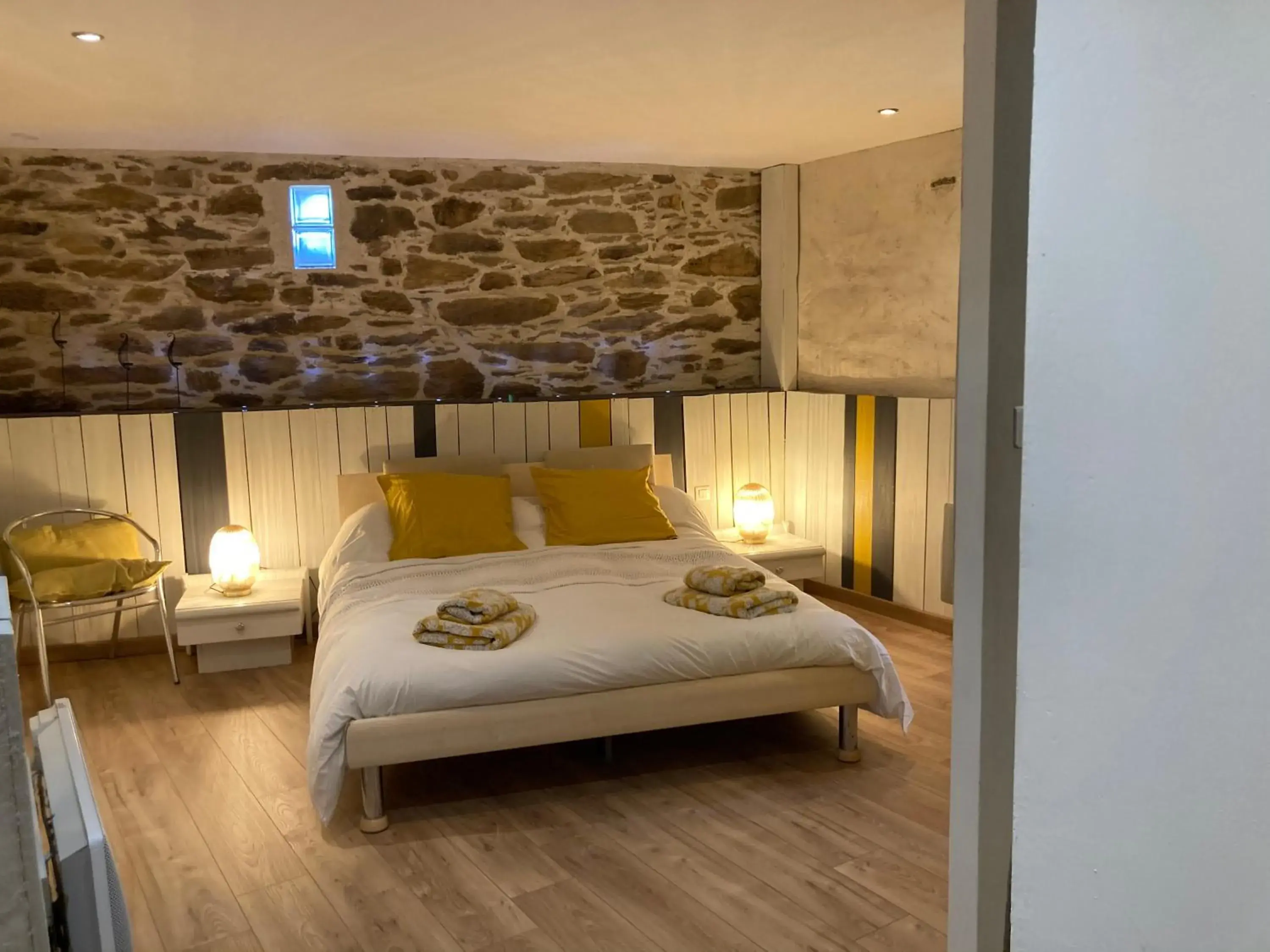 Double Room with Private Bathroom in Maison d'Hôtes Hameau de Taur Double Room with Private Bathroom in Maison d'Hôtes Hameau de Taur