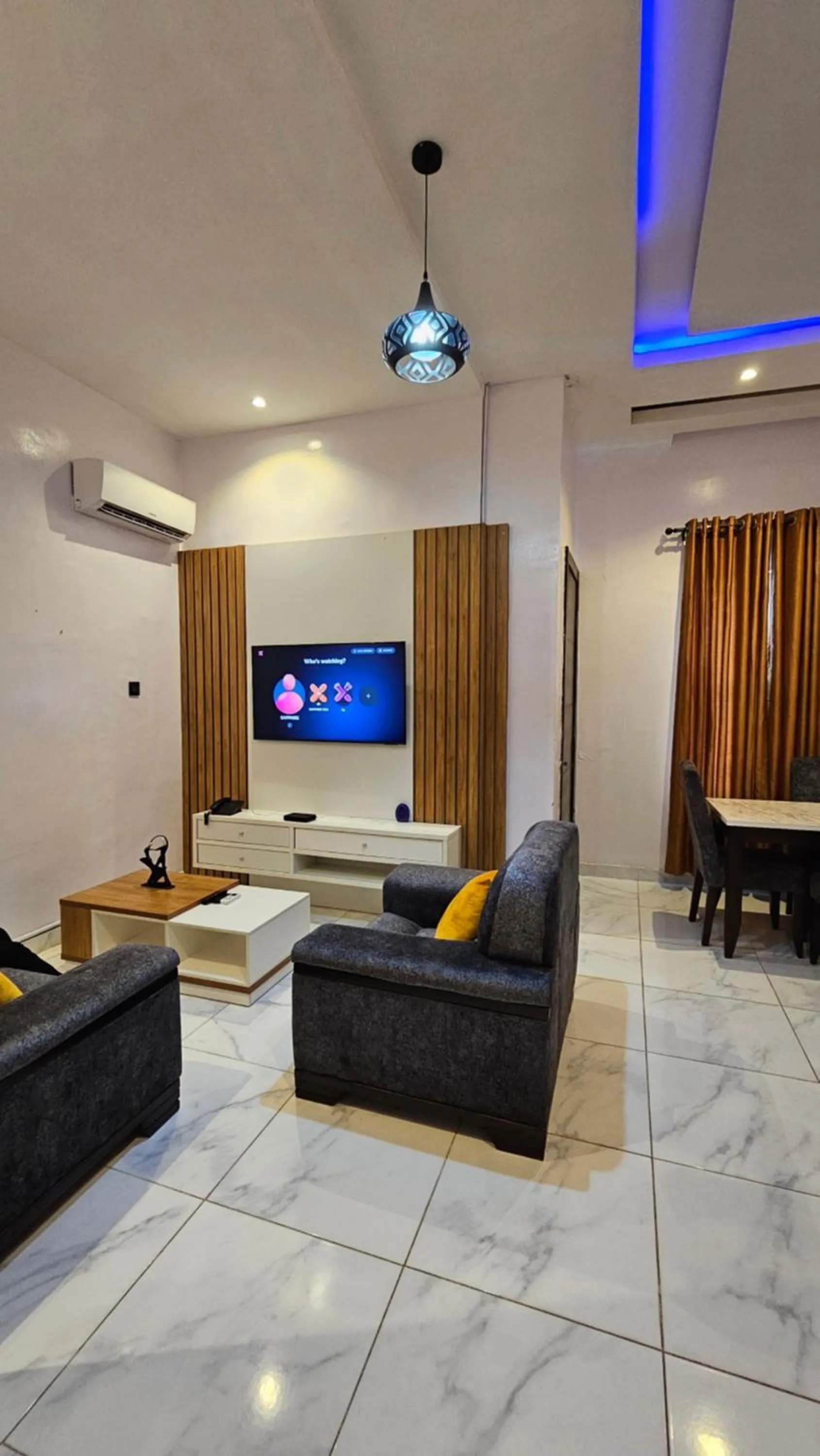 TV and multimedia in Sapphire Residences by Crystal