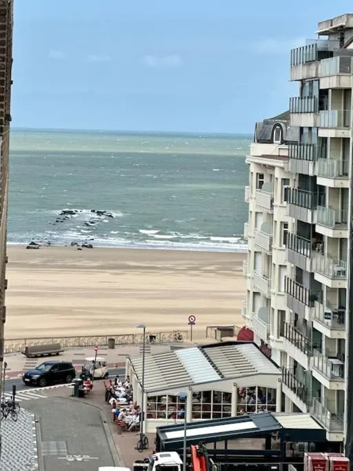 Bellini - Rubensplein - op 100 m van het strand