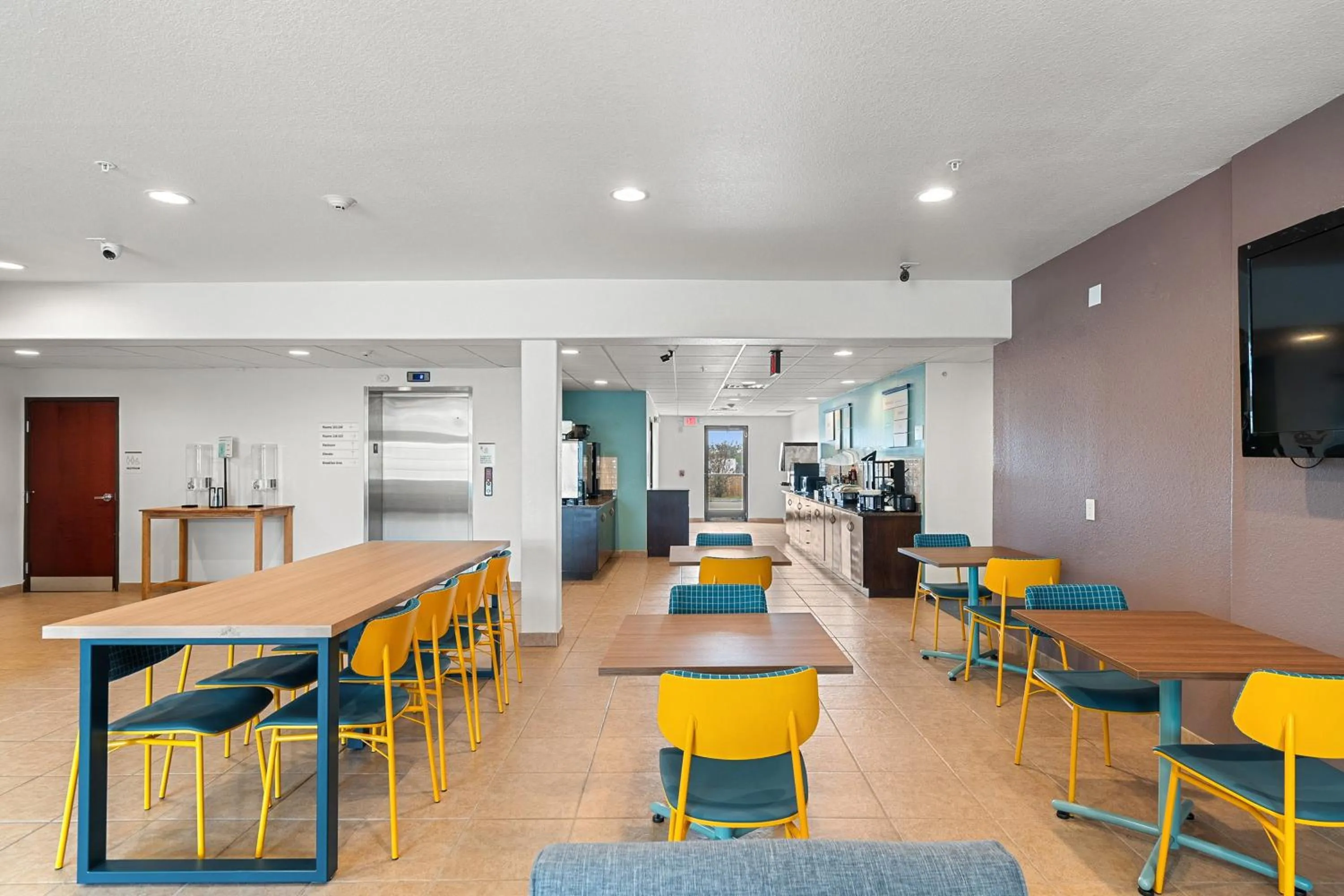 Breakfast in Garner Hotel Gonzales by IHG