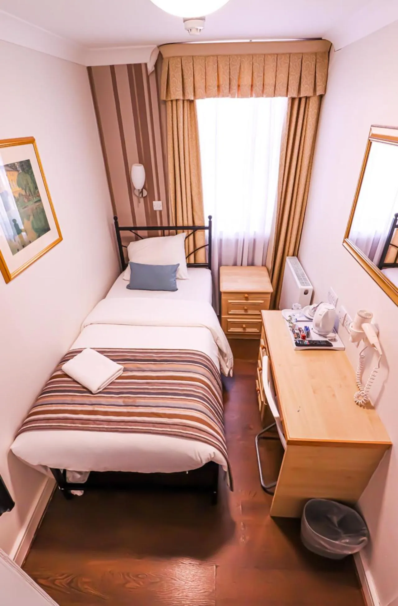 Bed in Fairway Hotel