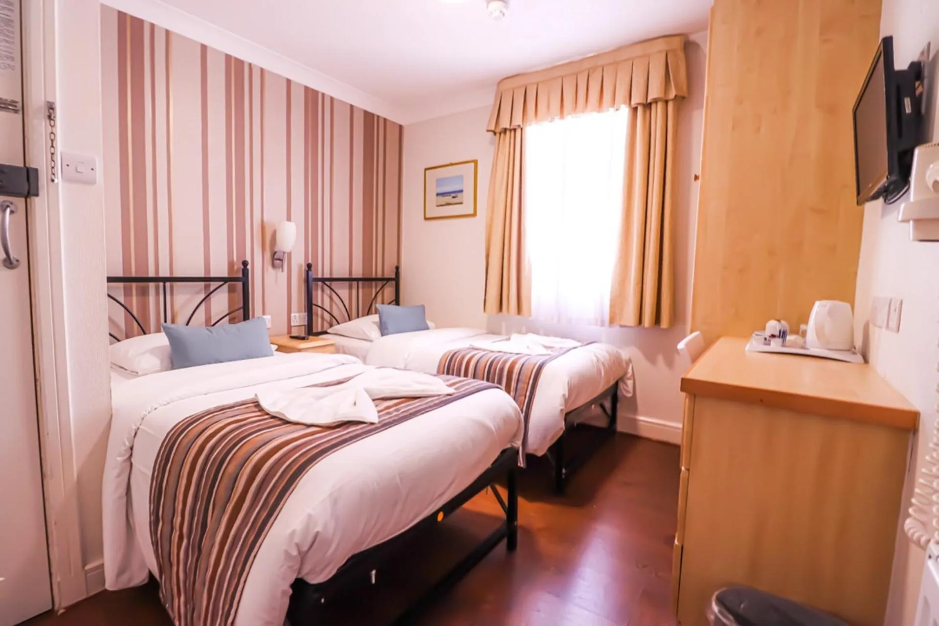 Bed in Fairway Hotel