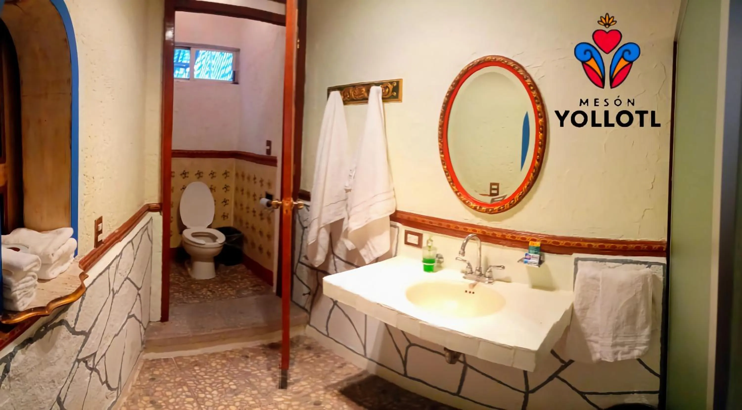 Toilet in Mesón Yollotl