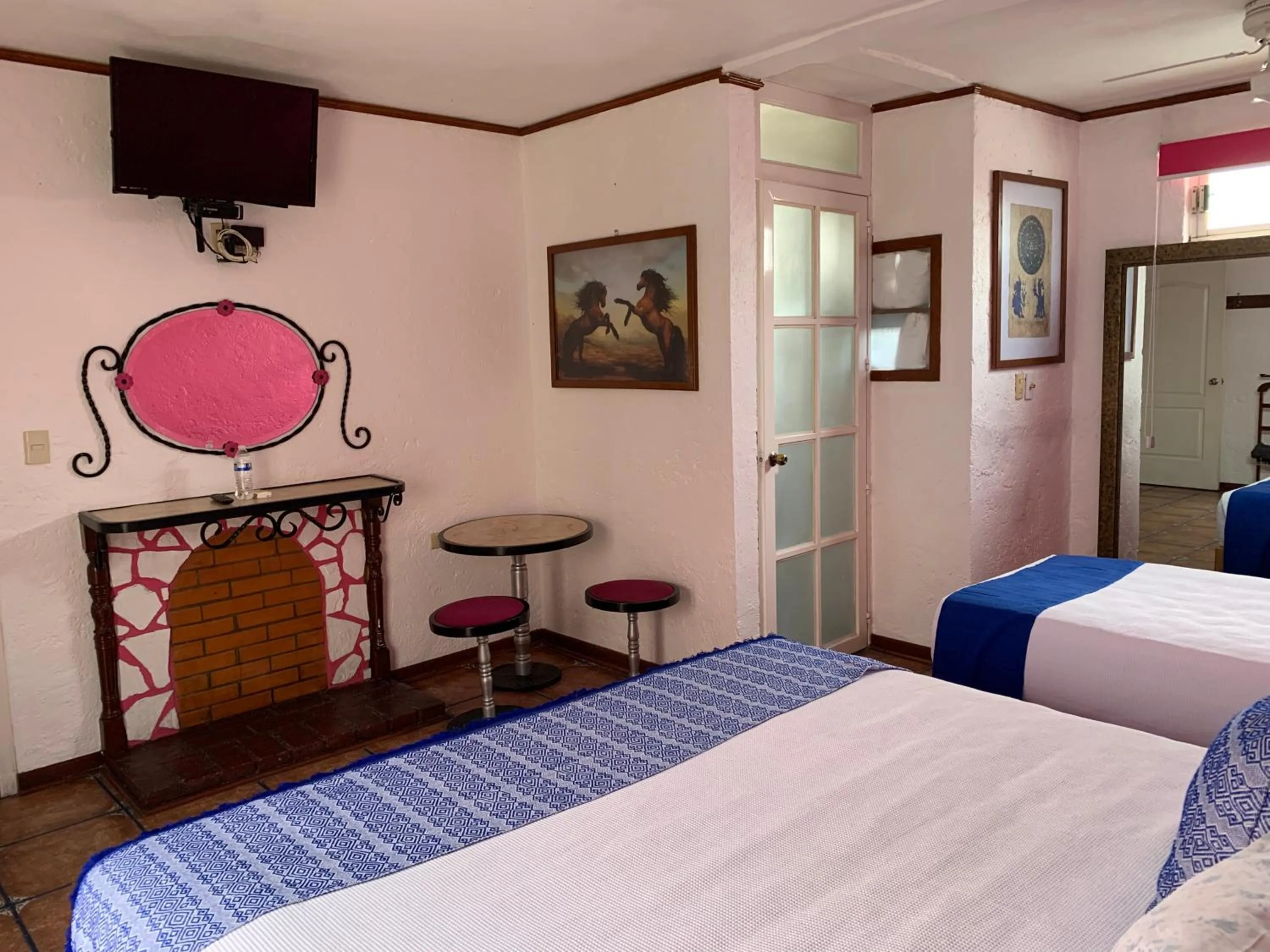 TV and multimedia, Bed in Mesón Yollotl