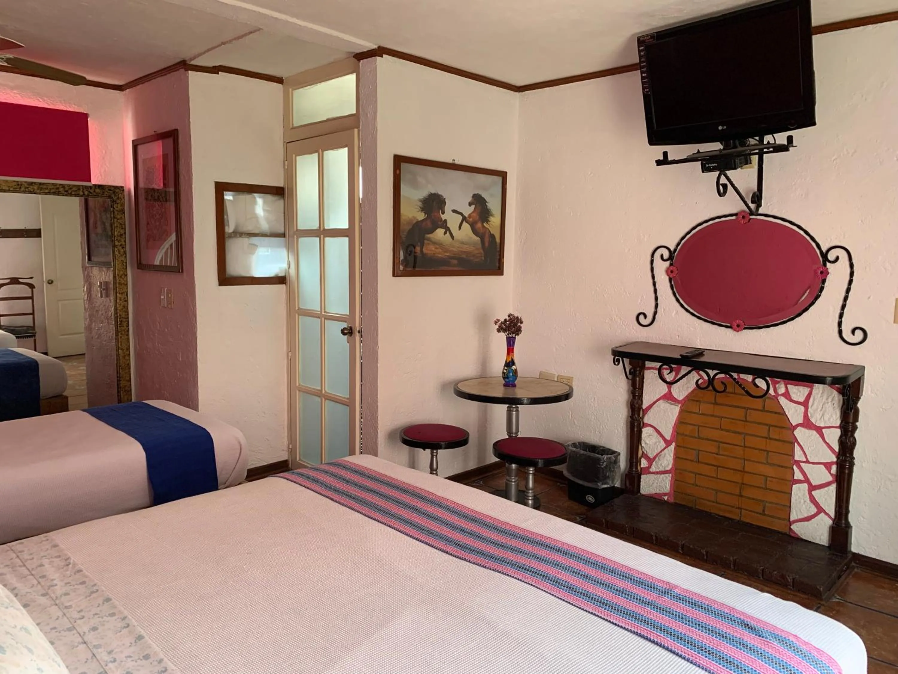 Seating area, Bed in Mesón Yollotl