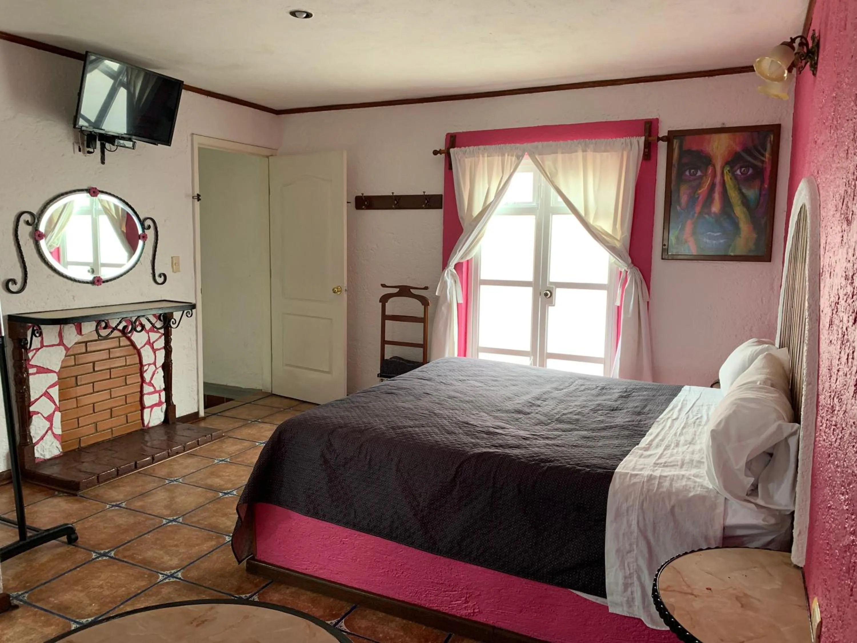 TV and multimedia, Bed in Mesón Yollotl