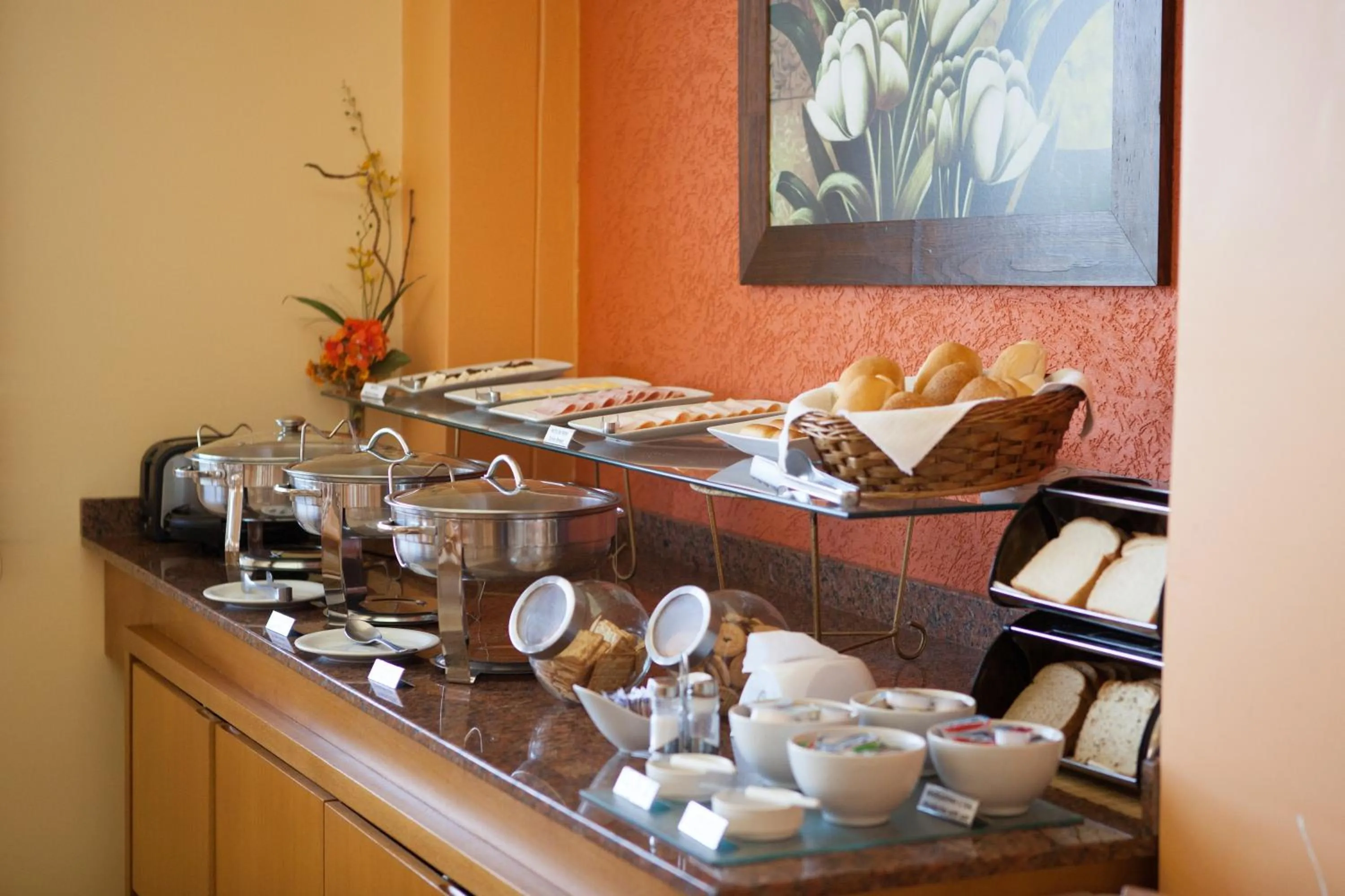 Restaurant/places to eat in Nelson Praia Hotel
