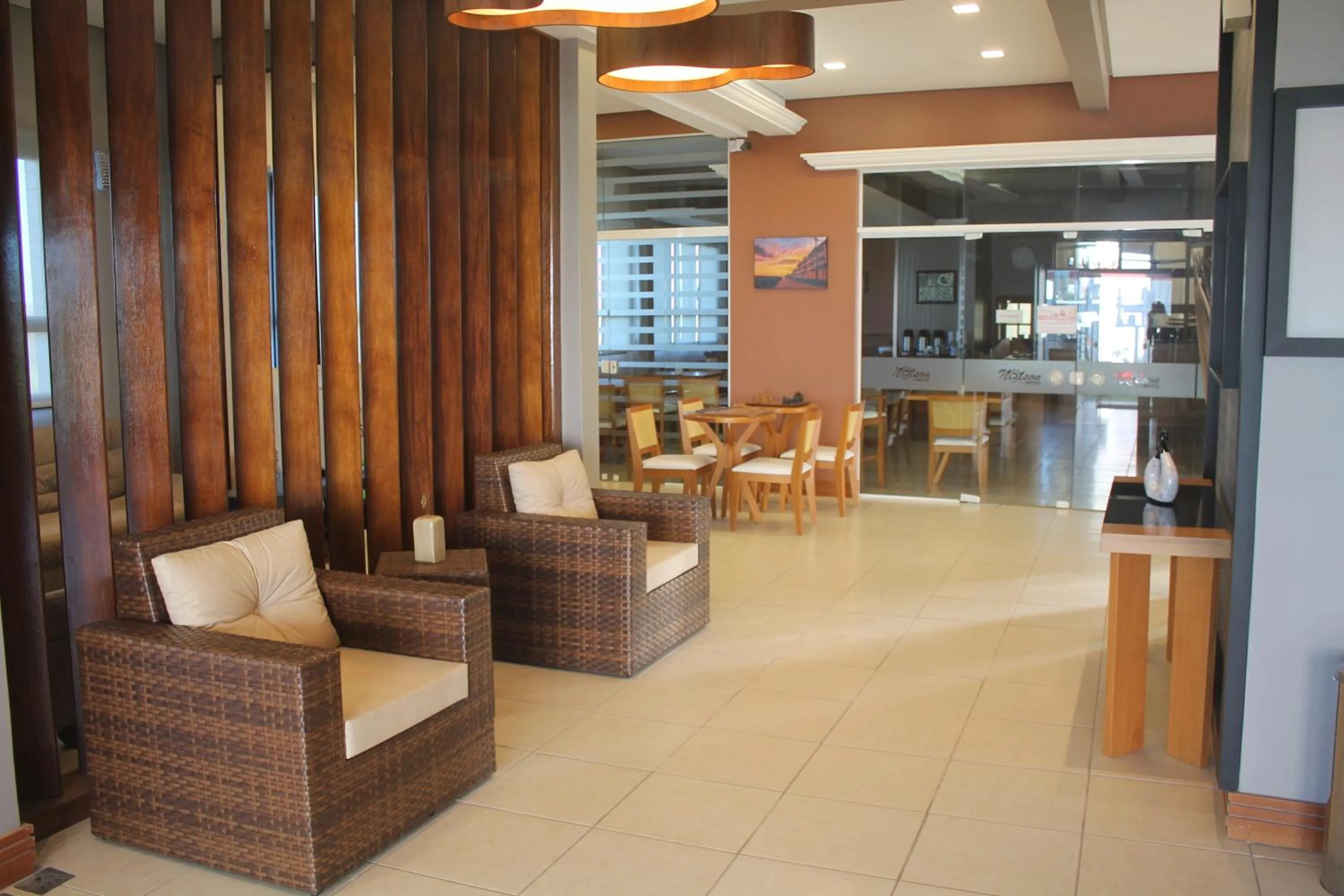 Communal lounge/ TV room in Nelson Praia Hotel