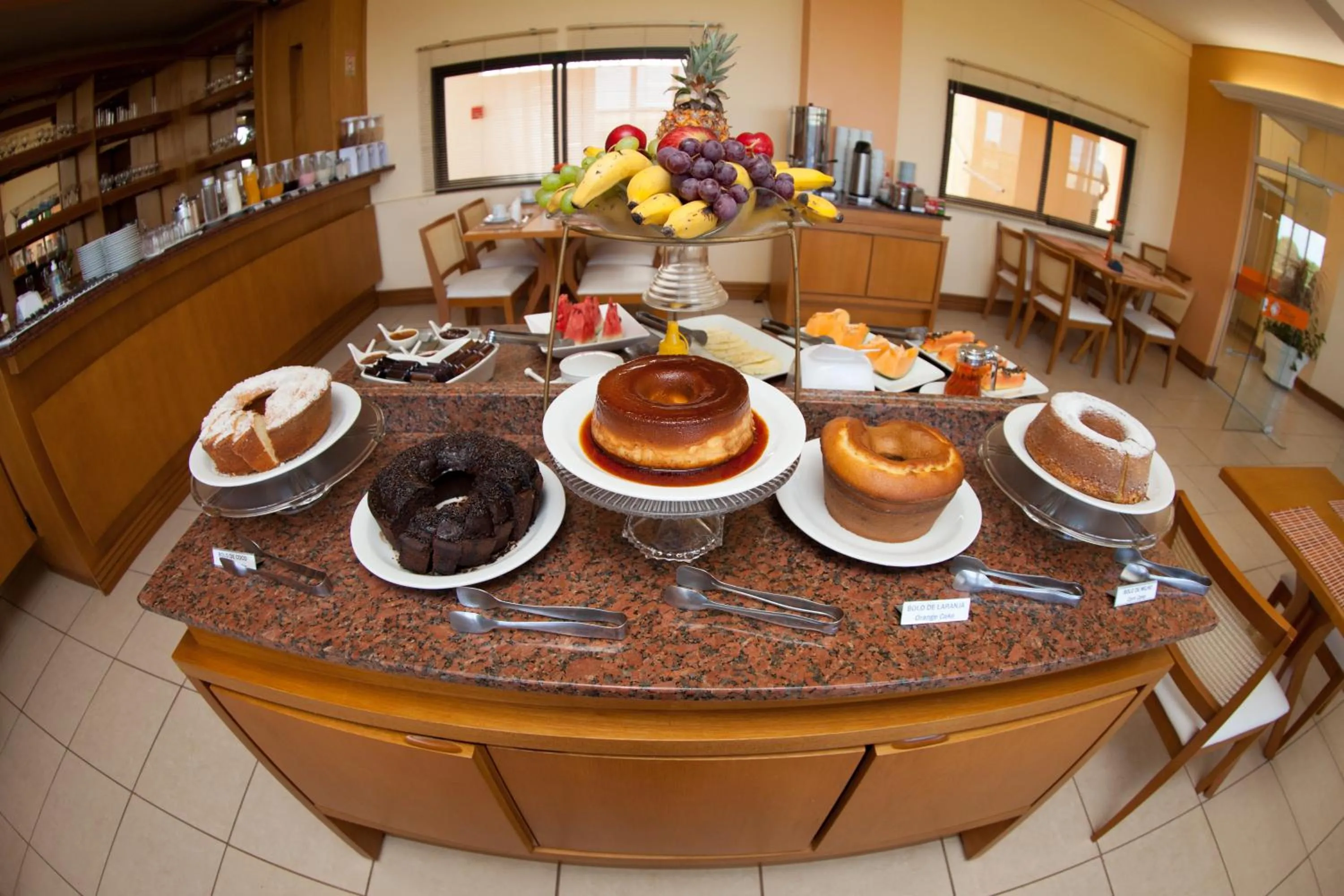 Restaurant/places to eat in Nelson Praia Hotel