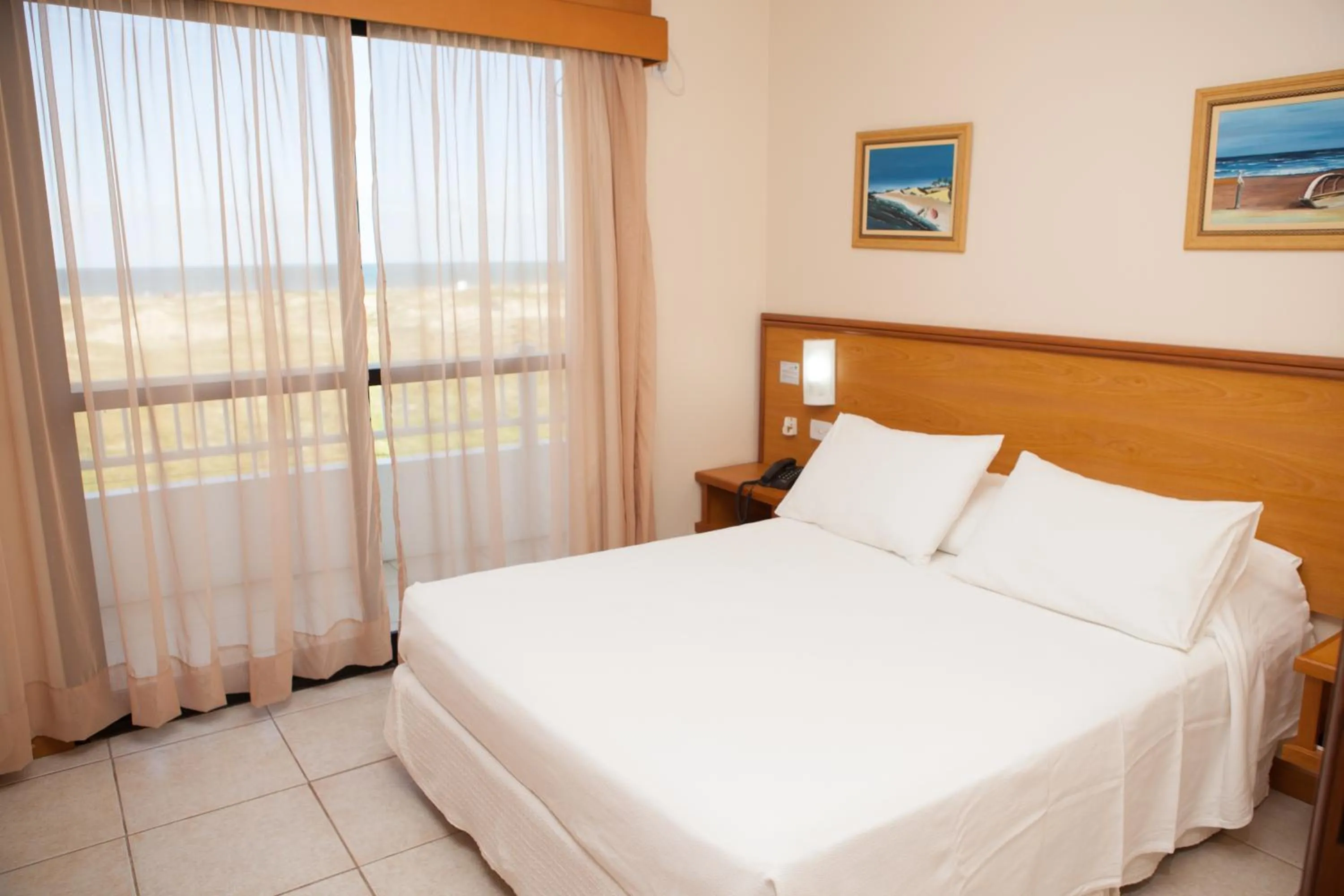 Bedroom, Bed in Nelson Praia Hotel
