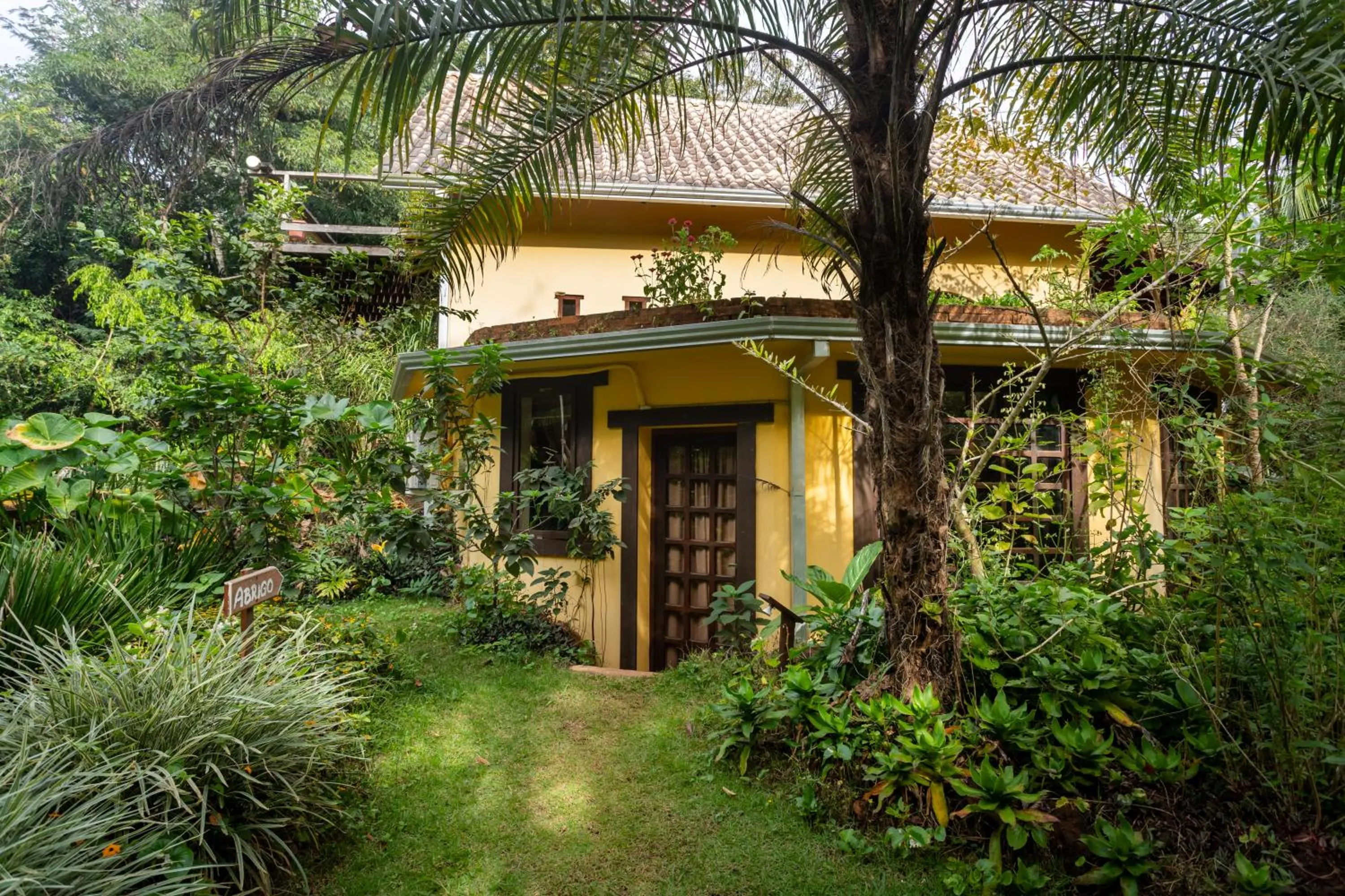 Facade/entrance in Cantos da Mata