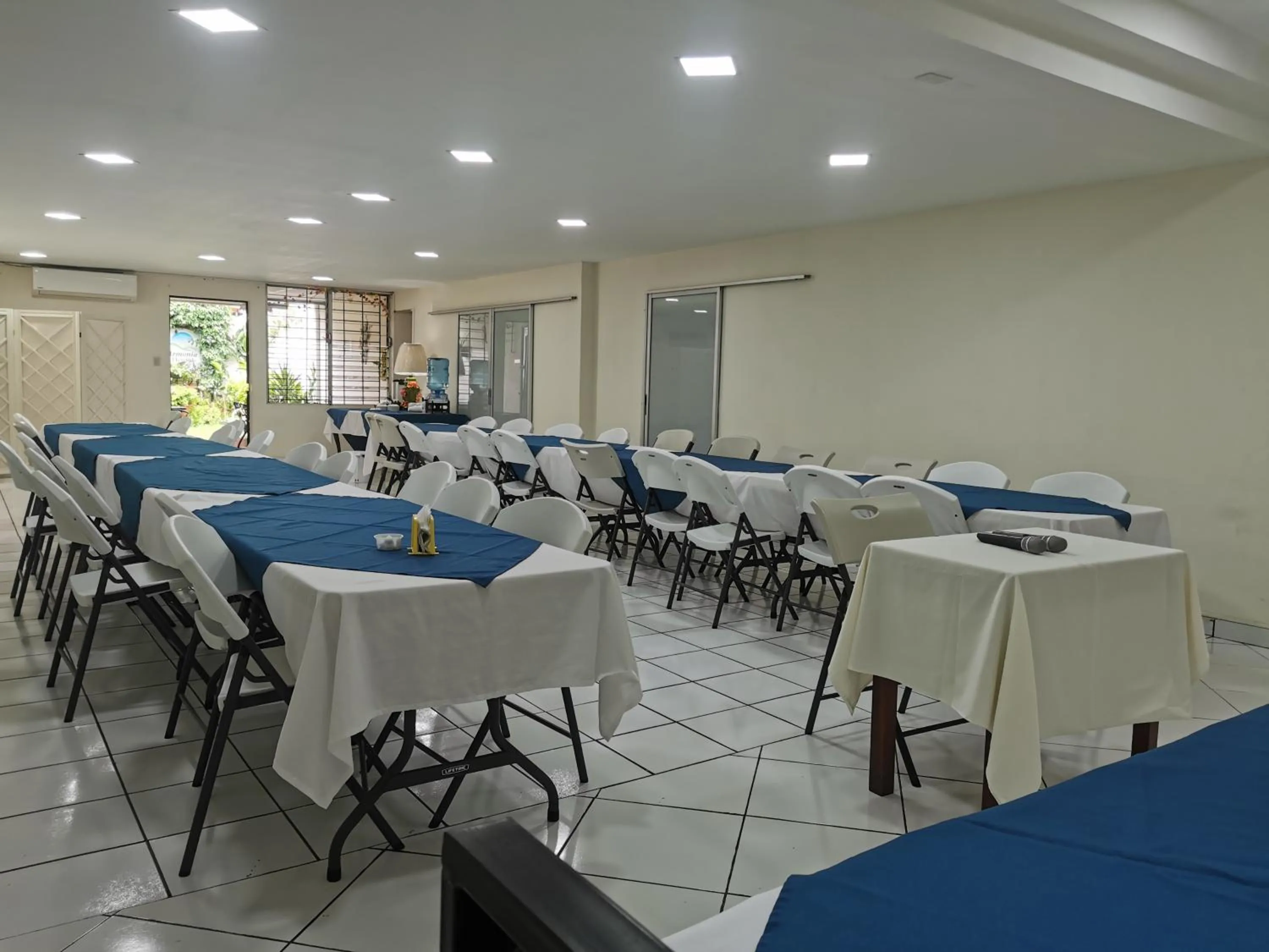 Restaurant/places to eat in Hotel Armonía Hostal