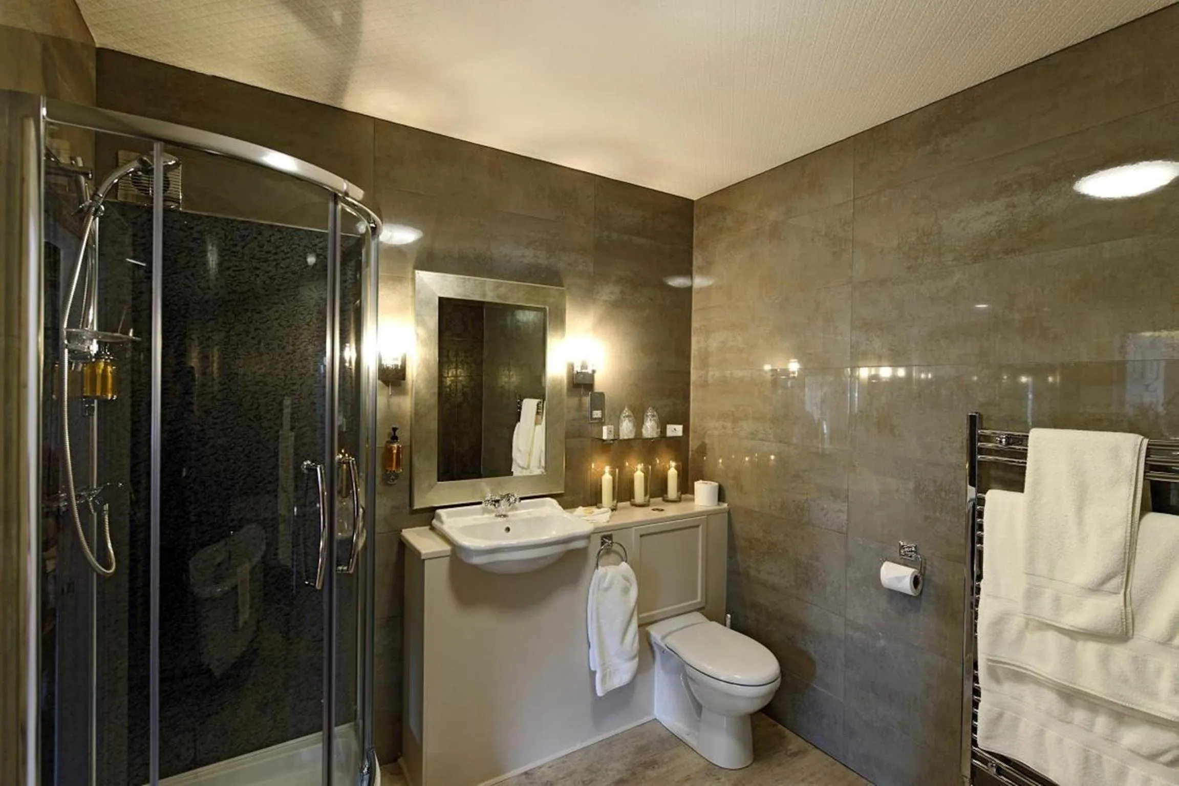 Shower in Washingborough Hall Hotel