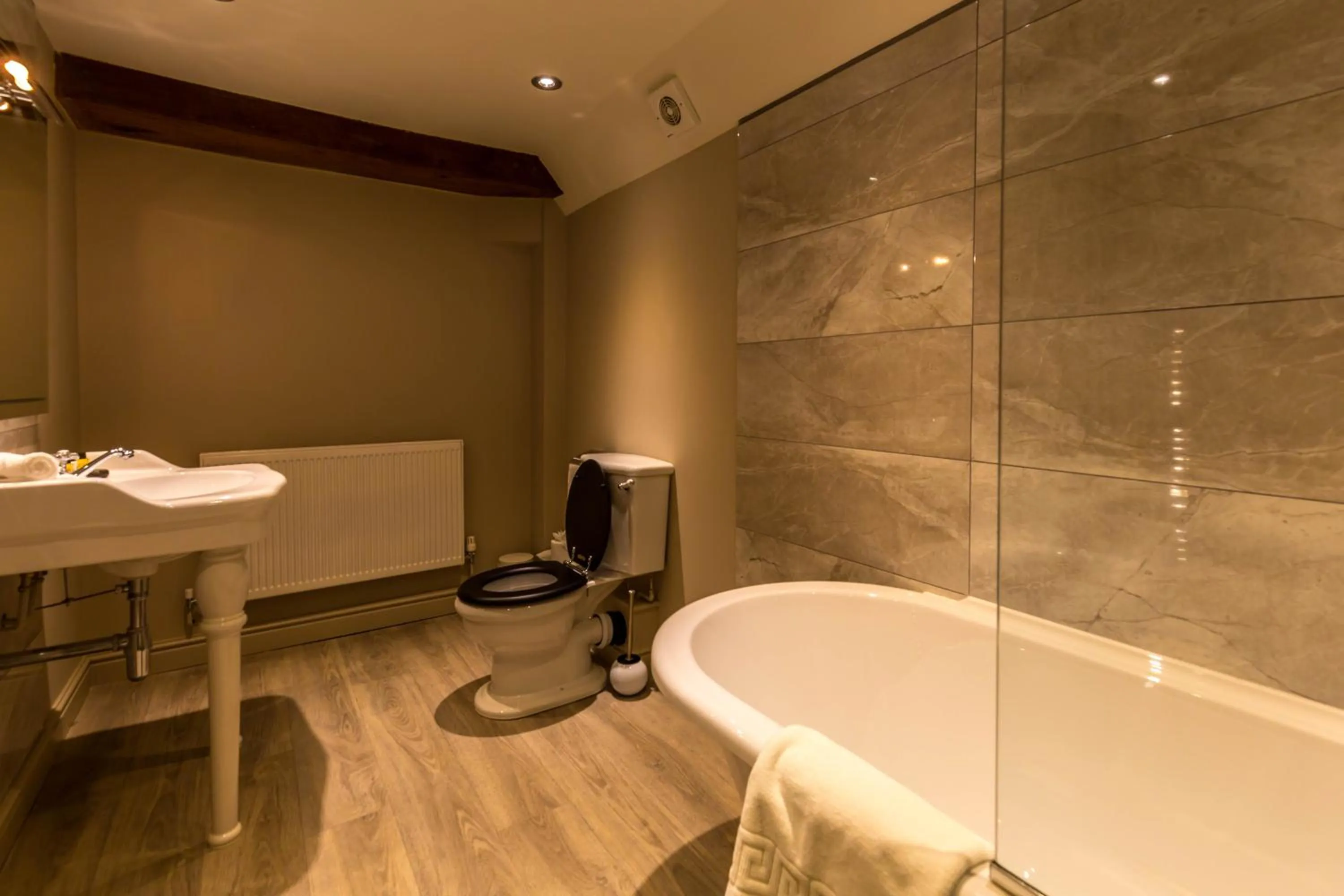 Bathroom in Washingborough Hall Hotel