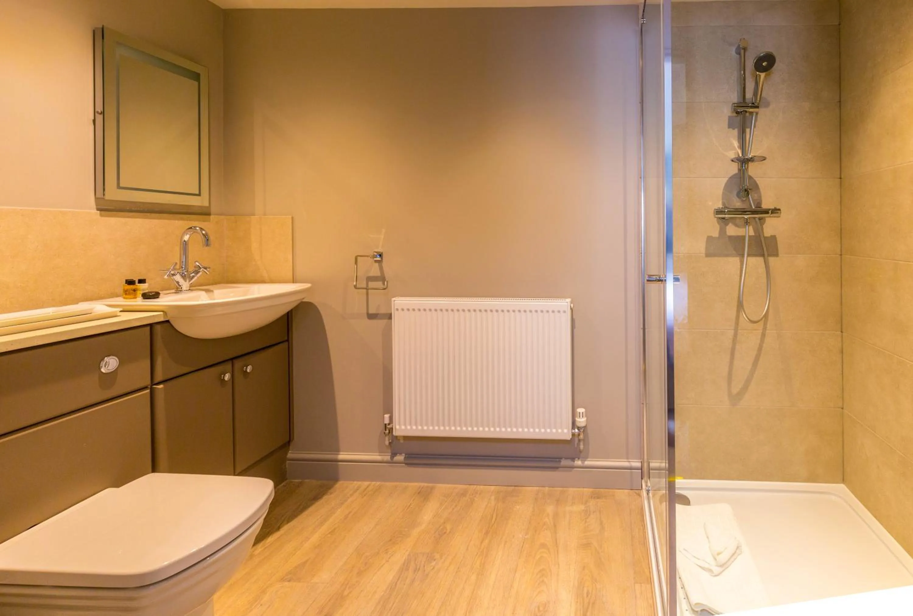 Shower in Washingborough Hall Hotel