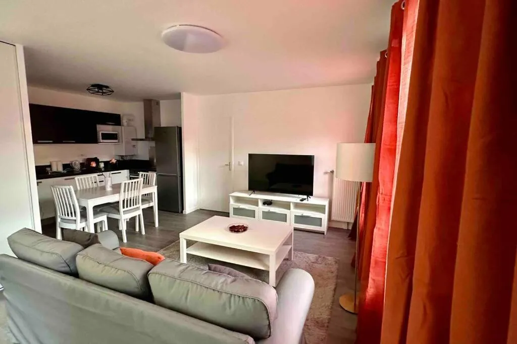 Kitchen or kitchenette in Appartement Cozy - Quartier résidentiel