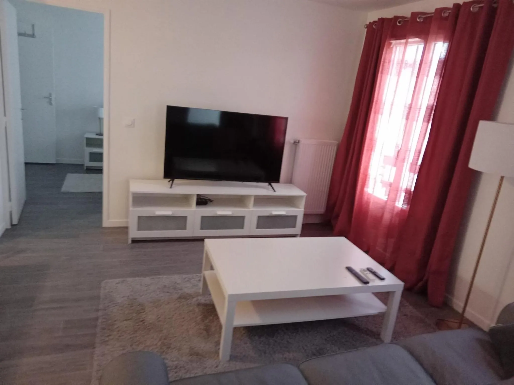 TV and multimedia in Appartement Cozy - Quartier résidentiel