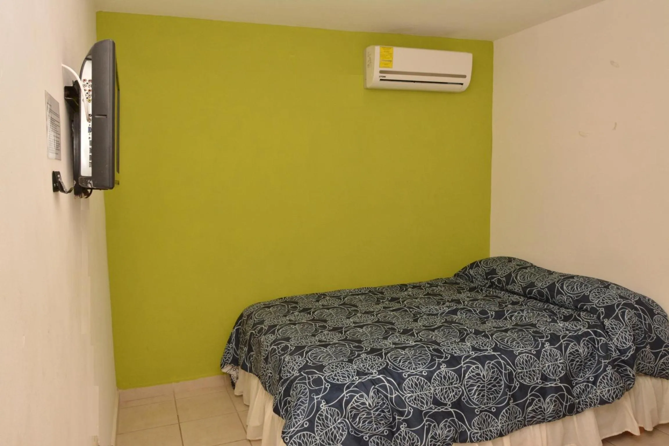 Bedroom, Bed in Hotel Bugambilias