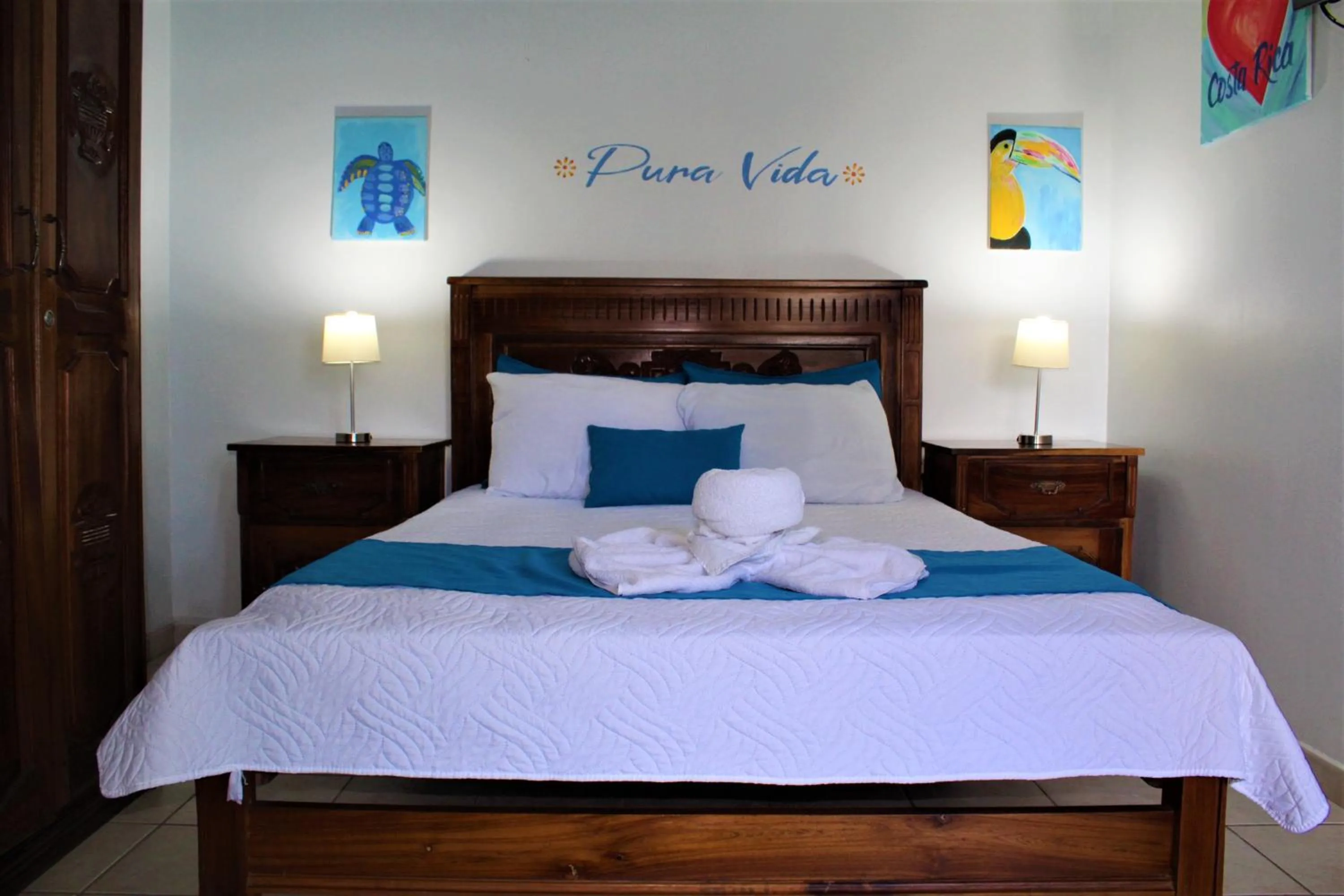 Shower, Bed in Toro Blanco