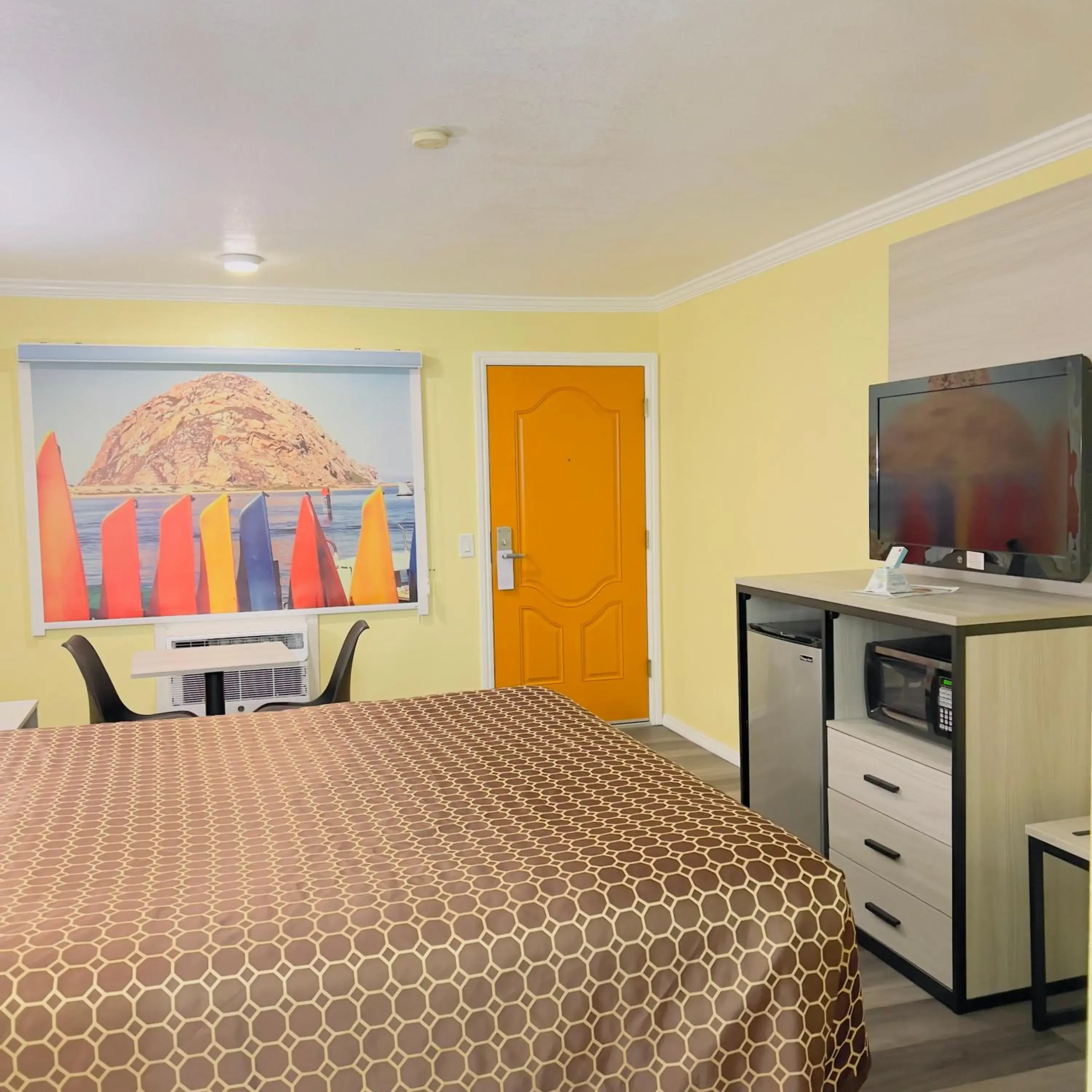 Bed in Morro Bay Beach Inn Bed in Morro Bay Beach Inn